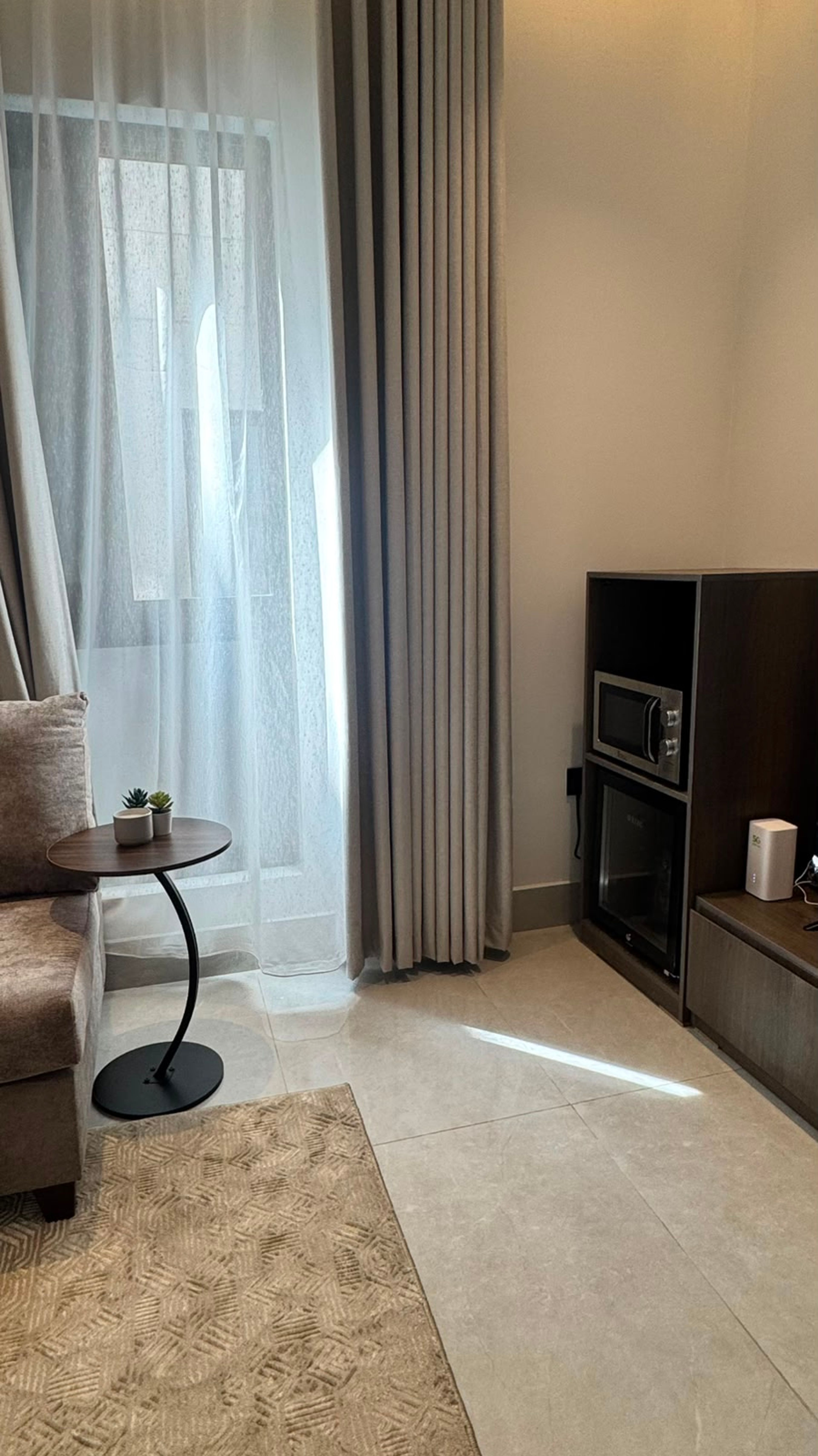 https://img.gathern.co/1024x0/1/ph3bt-DnuUd9KV45w6tivTkTu2gnF1Qg.jpeg