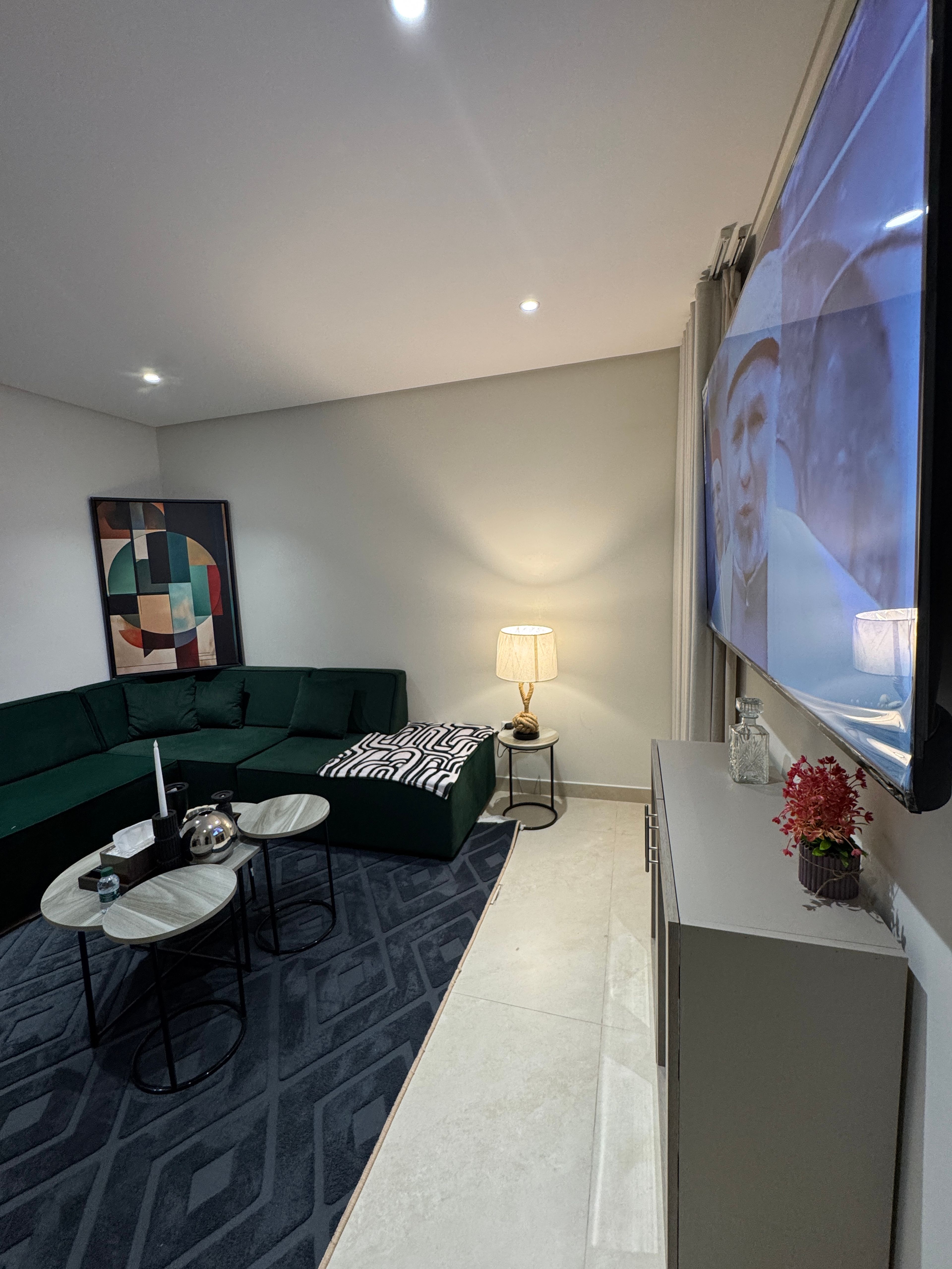 https://img.gathern.co/1024x0/1/pmIKrITqJA8lAOhuhJzdF0Wp_ZhUWgwI.jpg