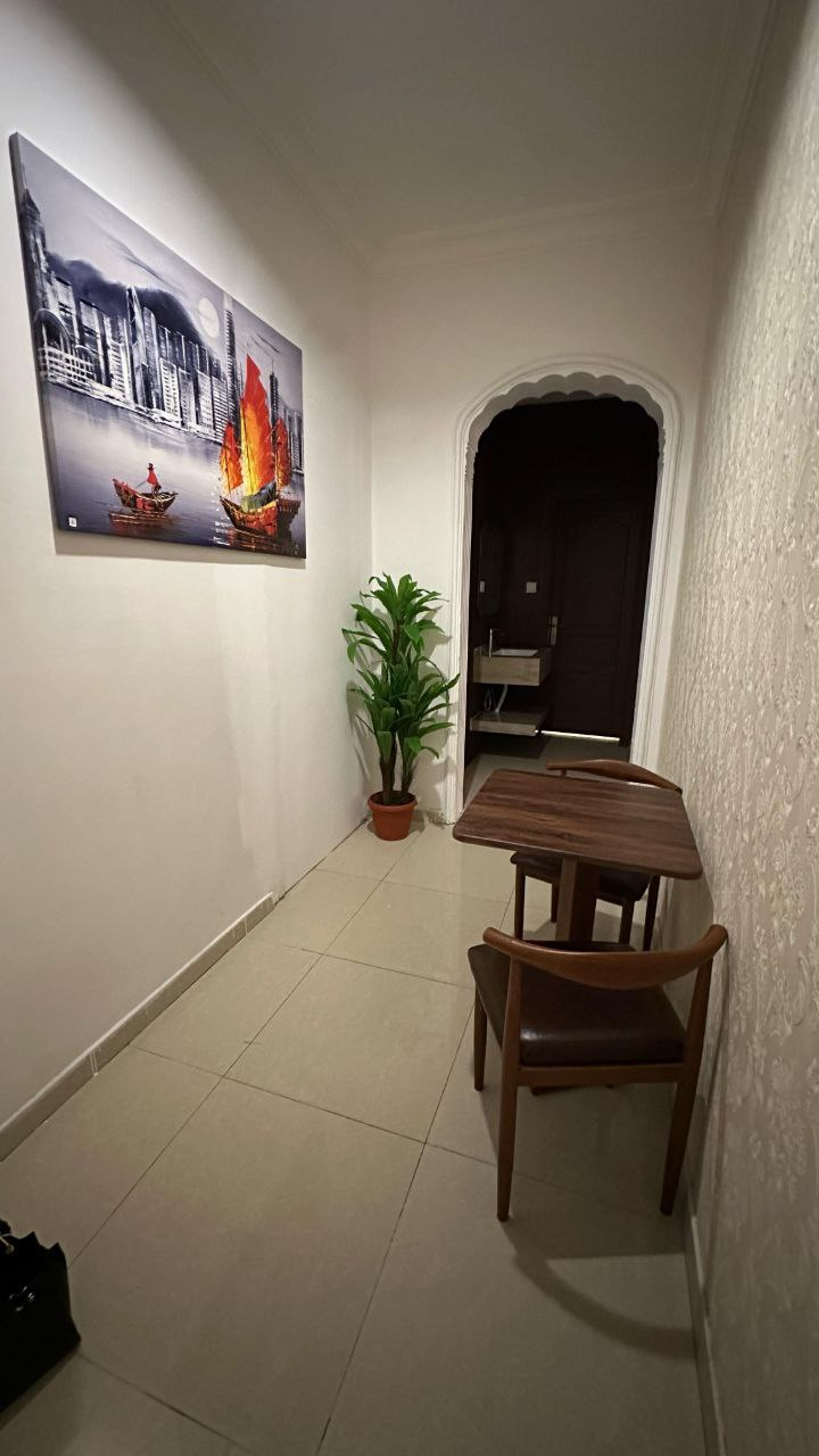 https://img.gathern.co/1400x0/1/pzU-4lT5XxfwJPICeiKUHvE59xaX-YEi.jpg