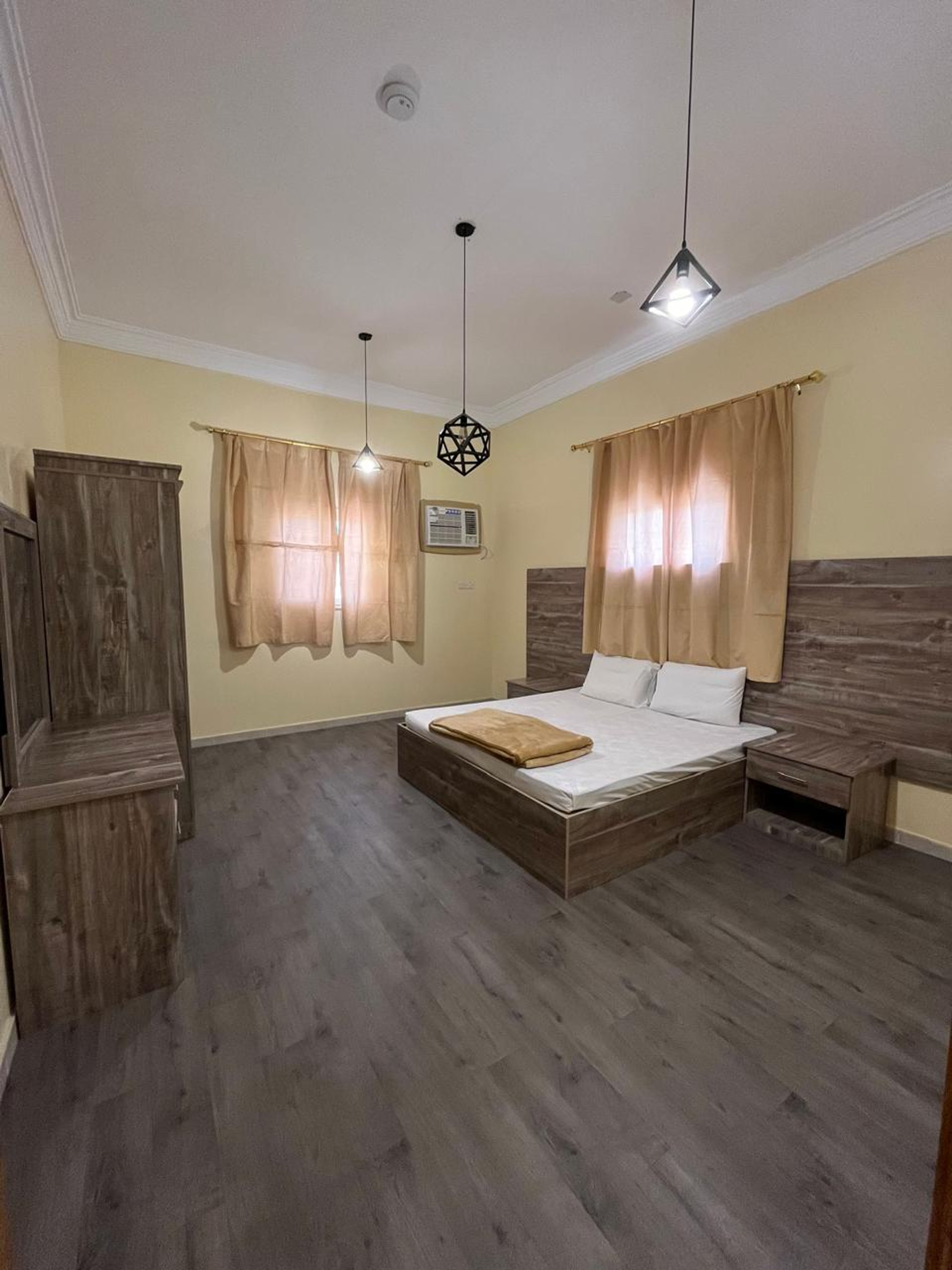 https://img.gathern.co/1400x0/1/qEt5zgP6jlC5TgzaEln1JLott53pddmx.jpg