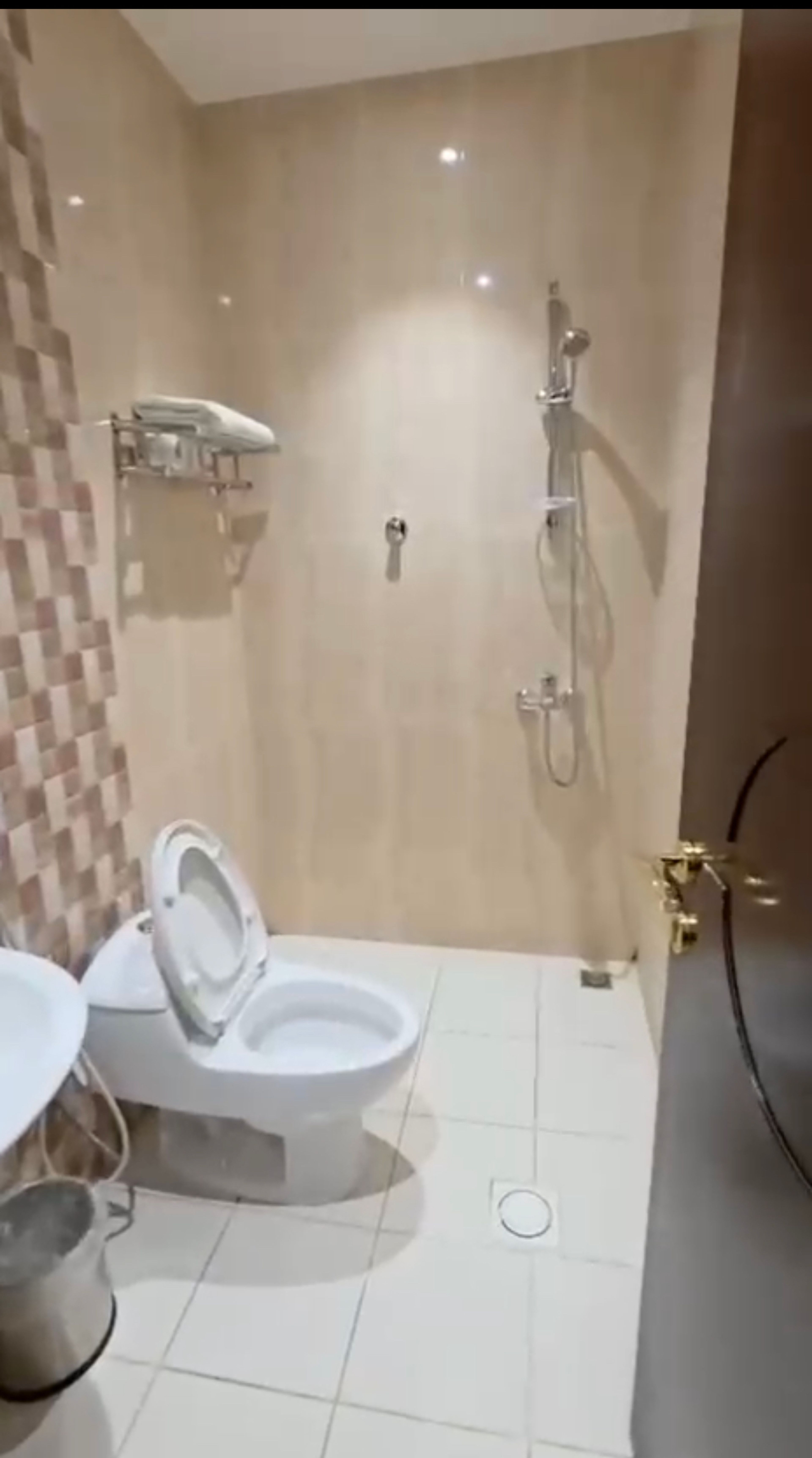 https://img.gathern.co/1024x0/1/qwhs3nfcFXwycpI87TZP1jCDOS1k44yB.jpg