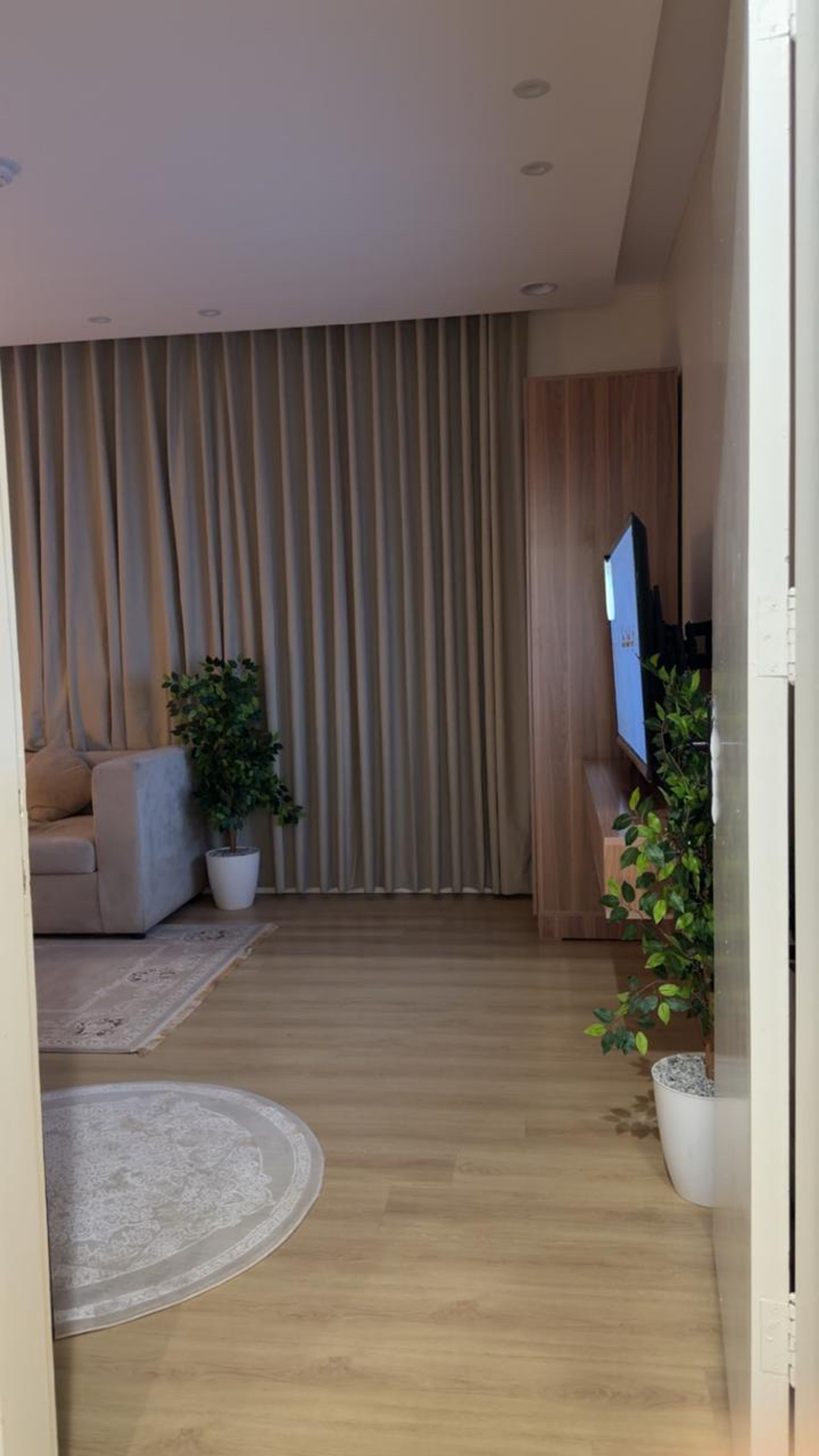 https://img.gathern.co/1400x0/1/r0FY28PpXRMw-qh2e4hycKu-8rReJk9r.jpg