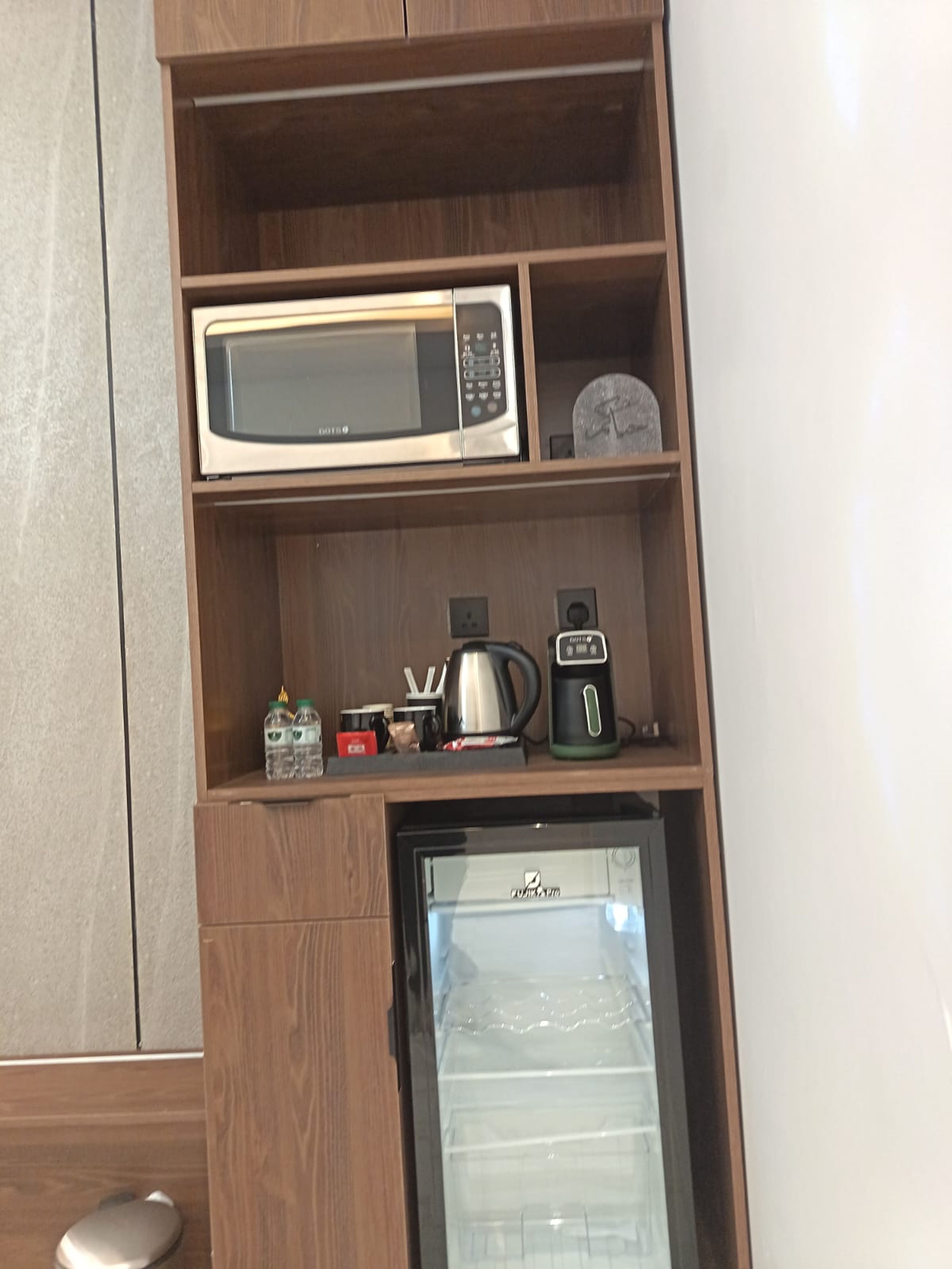 https://img.gathern.co/1400x0/1/r7ZdBM3SgVvcVMjVZIlGmYqWeQR7TXo1.jpeg