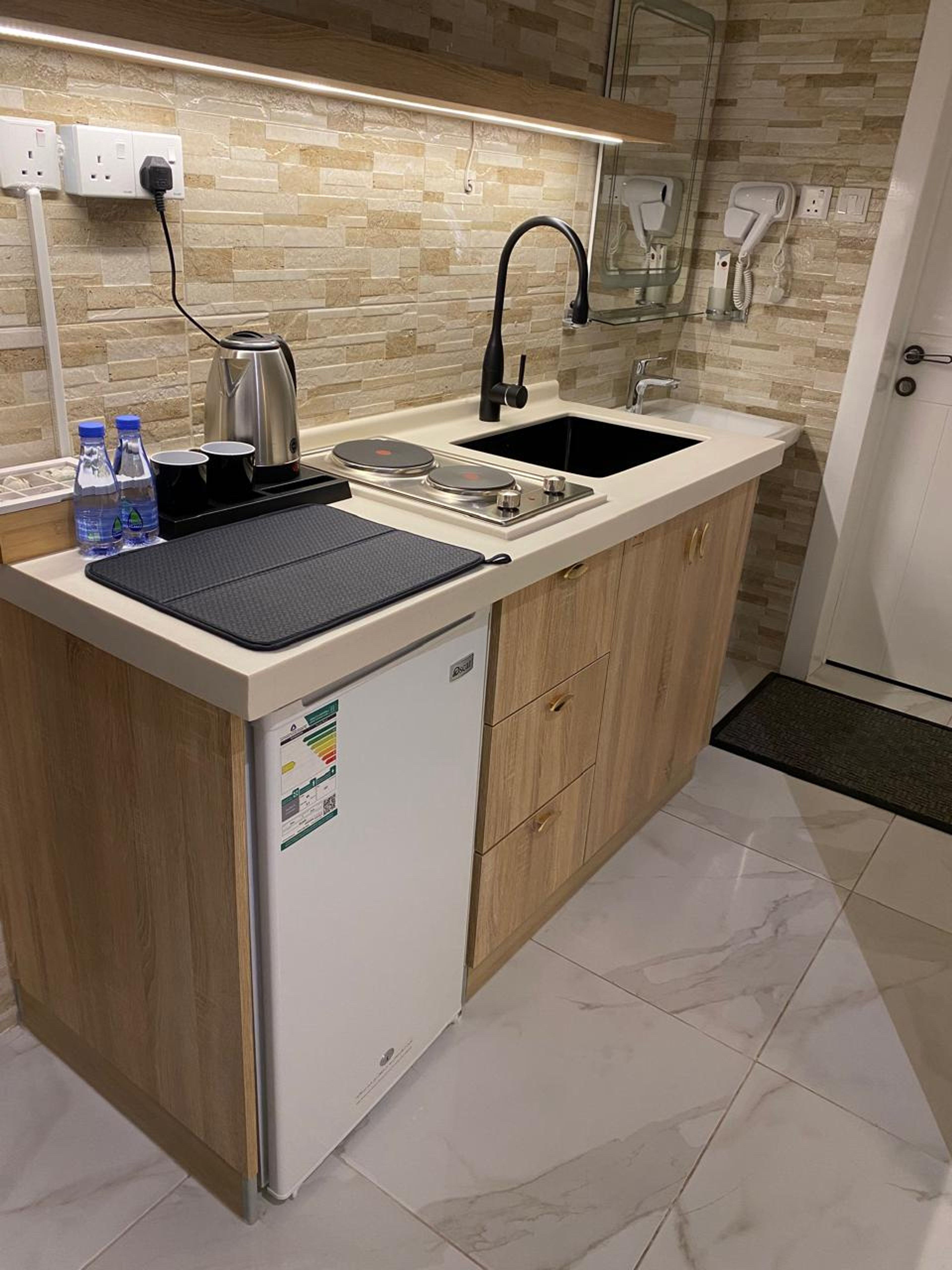 https://img.gathern.co/1024x0/1/rKPo6V0JQq1KOWiAHX2pv_M4LaaxhXRf.jpeg
