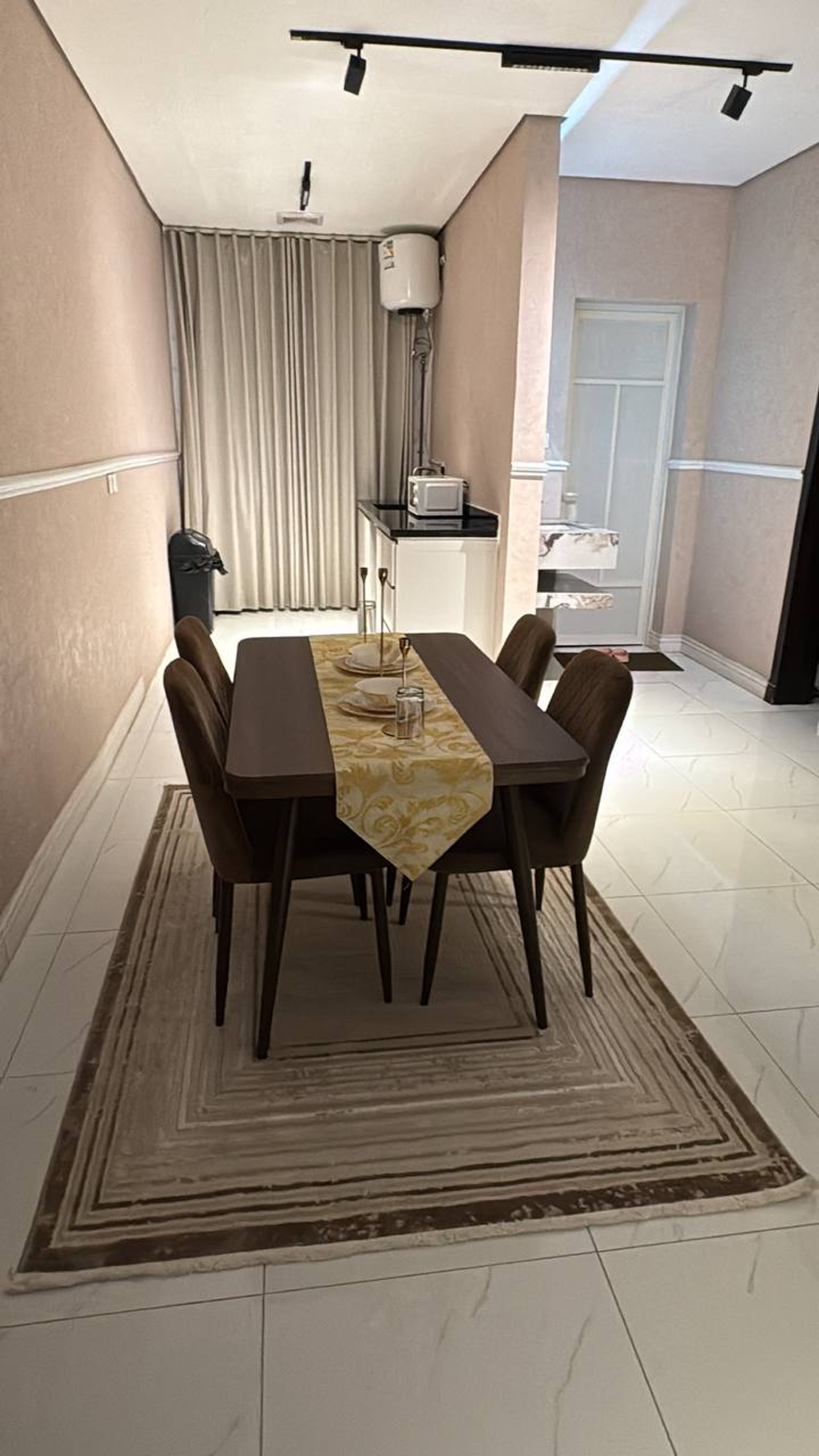 https://img.gathern.co/1024x0/1/rPDvzXgI9g7apMfHF05cNwvHx2TcBtJO.jpg