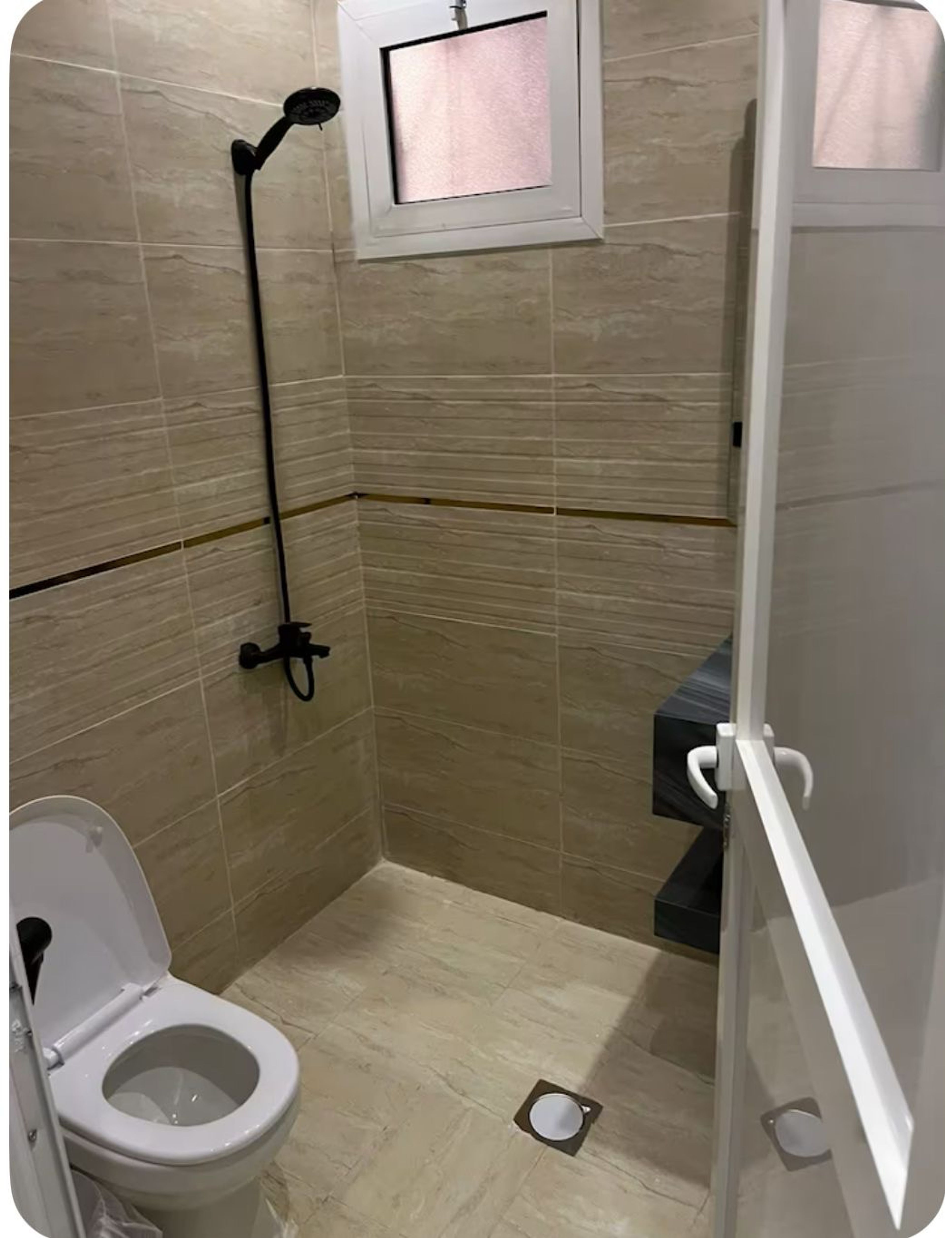 https://img.gathern.co/1400x0/1/rU_Q6B6XWMpgJO2FYCiEXmfKSVvDvWBQ.jpeg