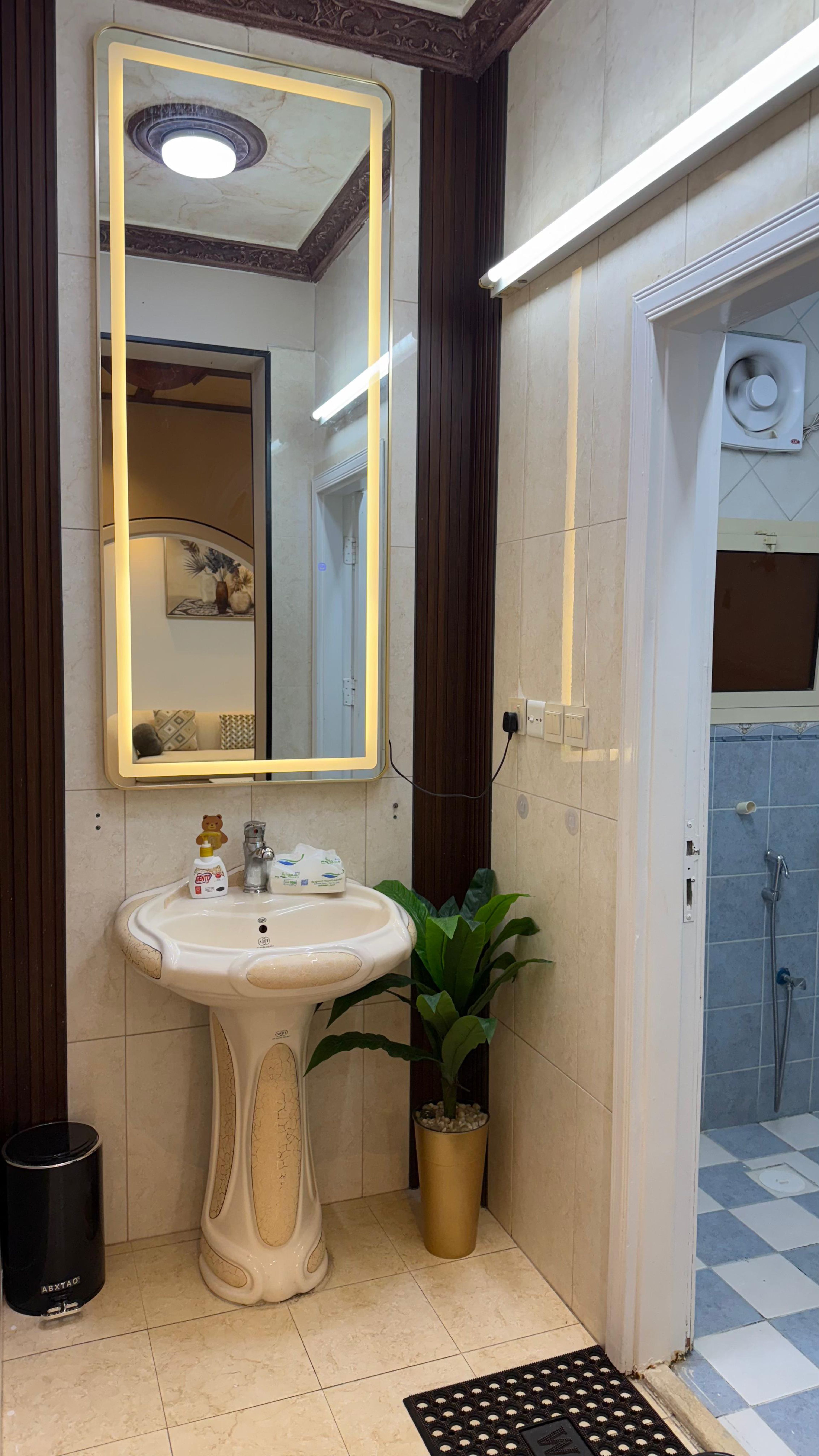 https://img.gathern.co/1400x0/1/rcwNQtiGYR-USA_20ocqRl85AARdUXHF.jpg
