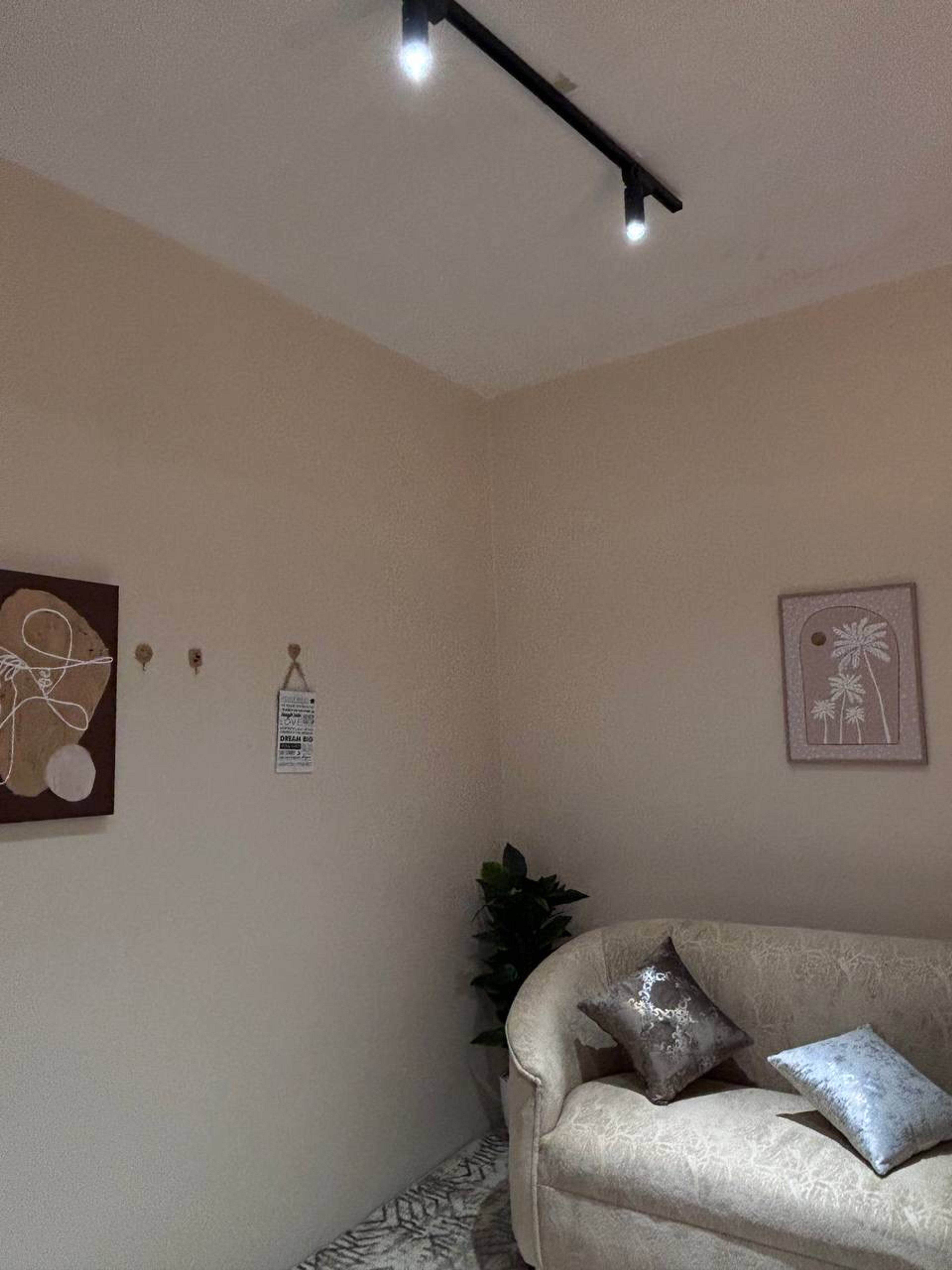 https://img.gathern.co/1400x0/1/rrnXcZIKXIMeJRdPTSFyQPq8RIte5kb8.jpg