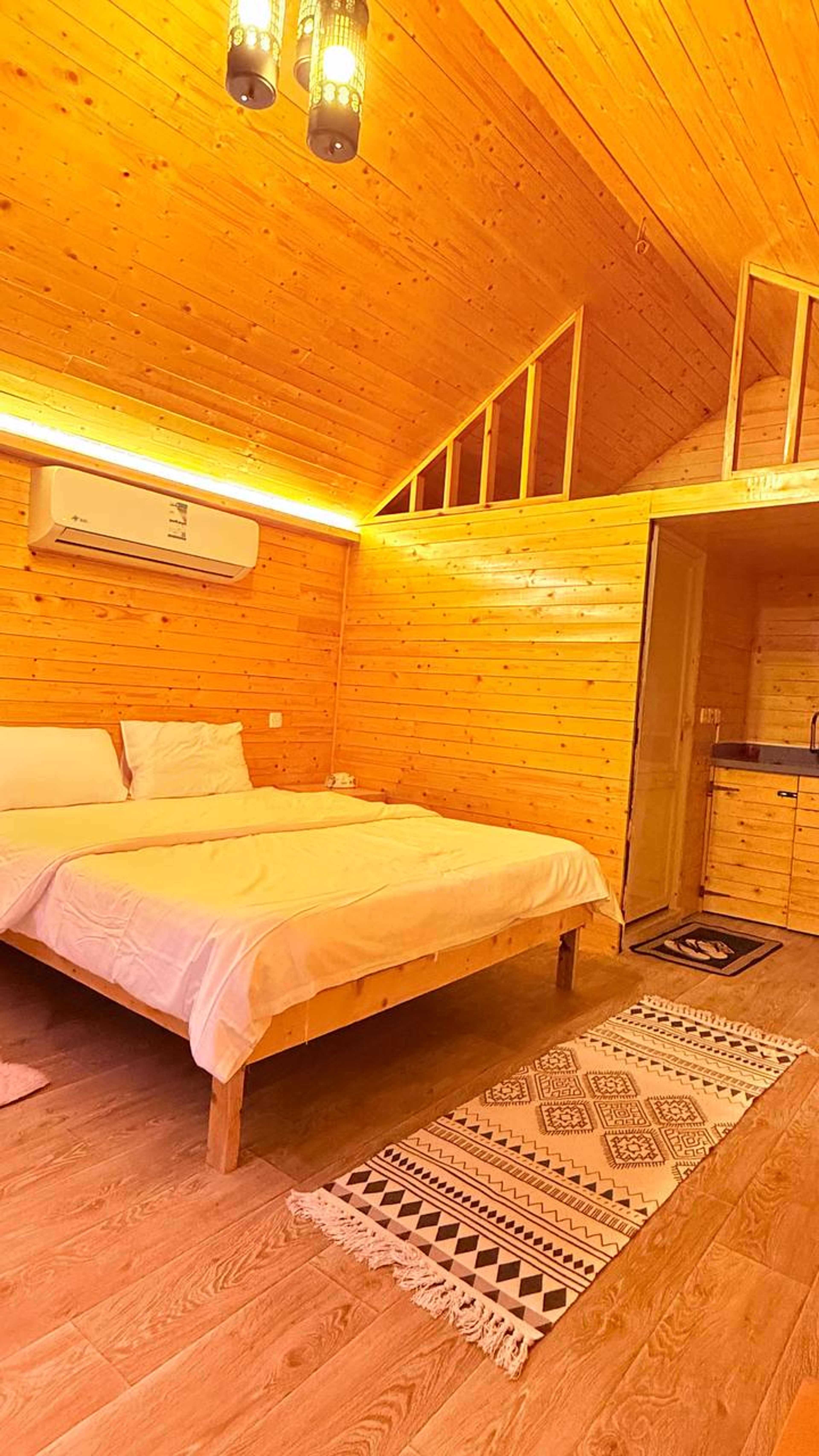 https://img.gathern.co/1400x0/1/rwX7M12tVul1Na-gzeEjxXr0uBcJ6B-f.jpg