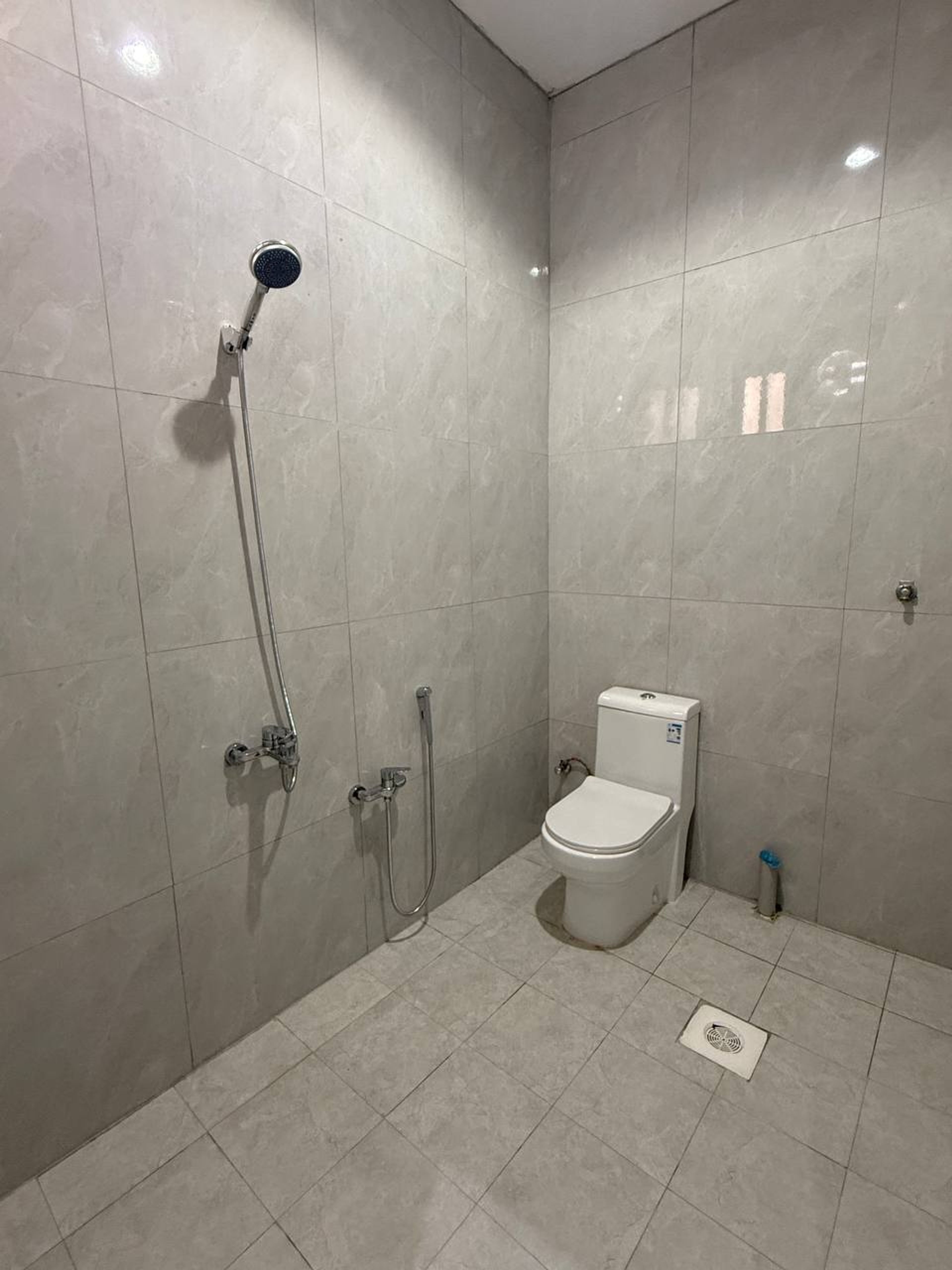 https://img.gathern.co/1024x0/1/s1UeQuh2oyzO9We1euOzpu67htL8PI4k.jpg