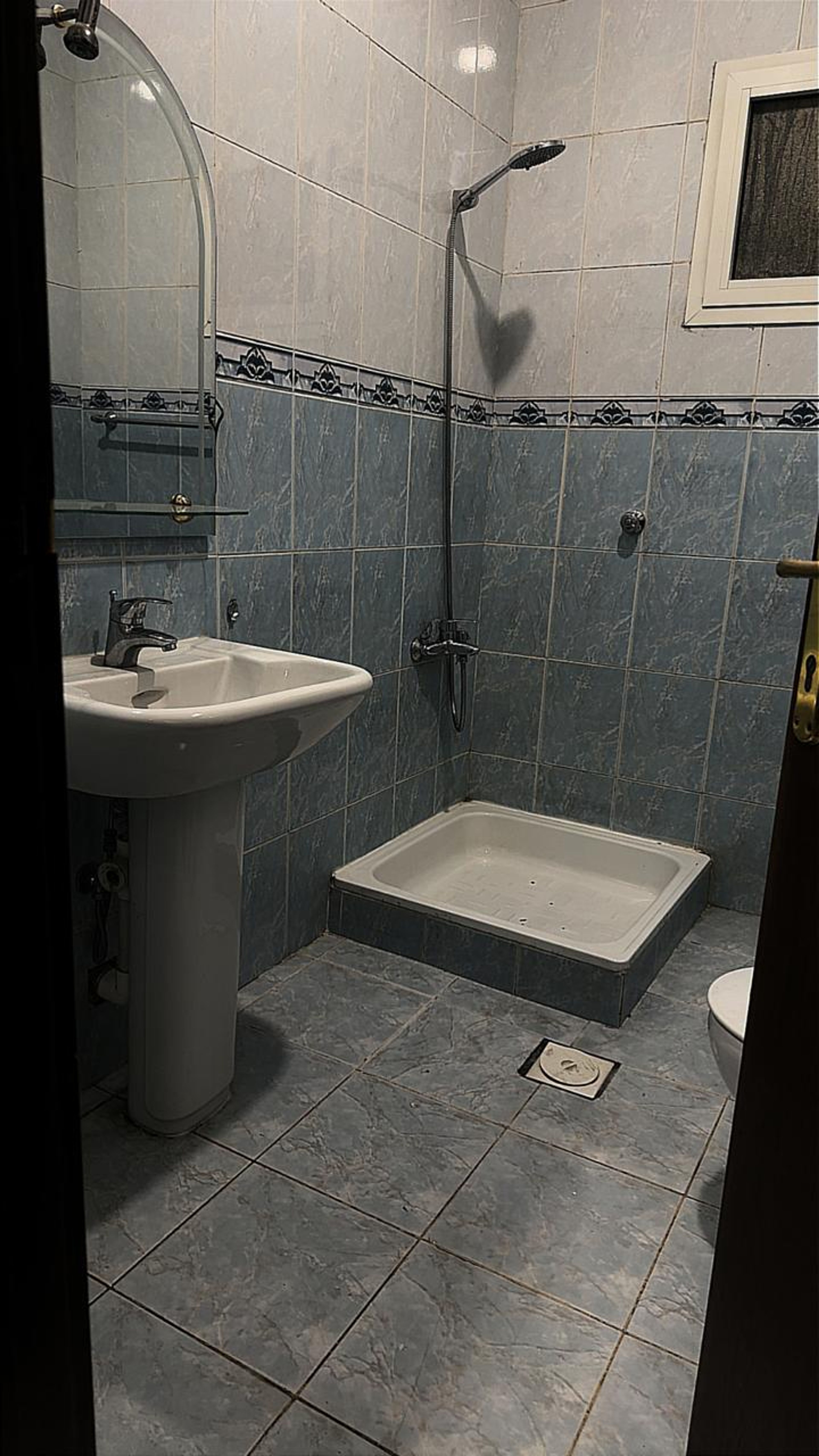 https://img.gathern.co/1024x0/1/s6MwVrnqjFT7-quqVovF4pcZtq0KascB.jpg