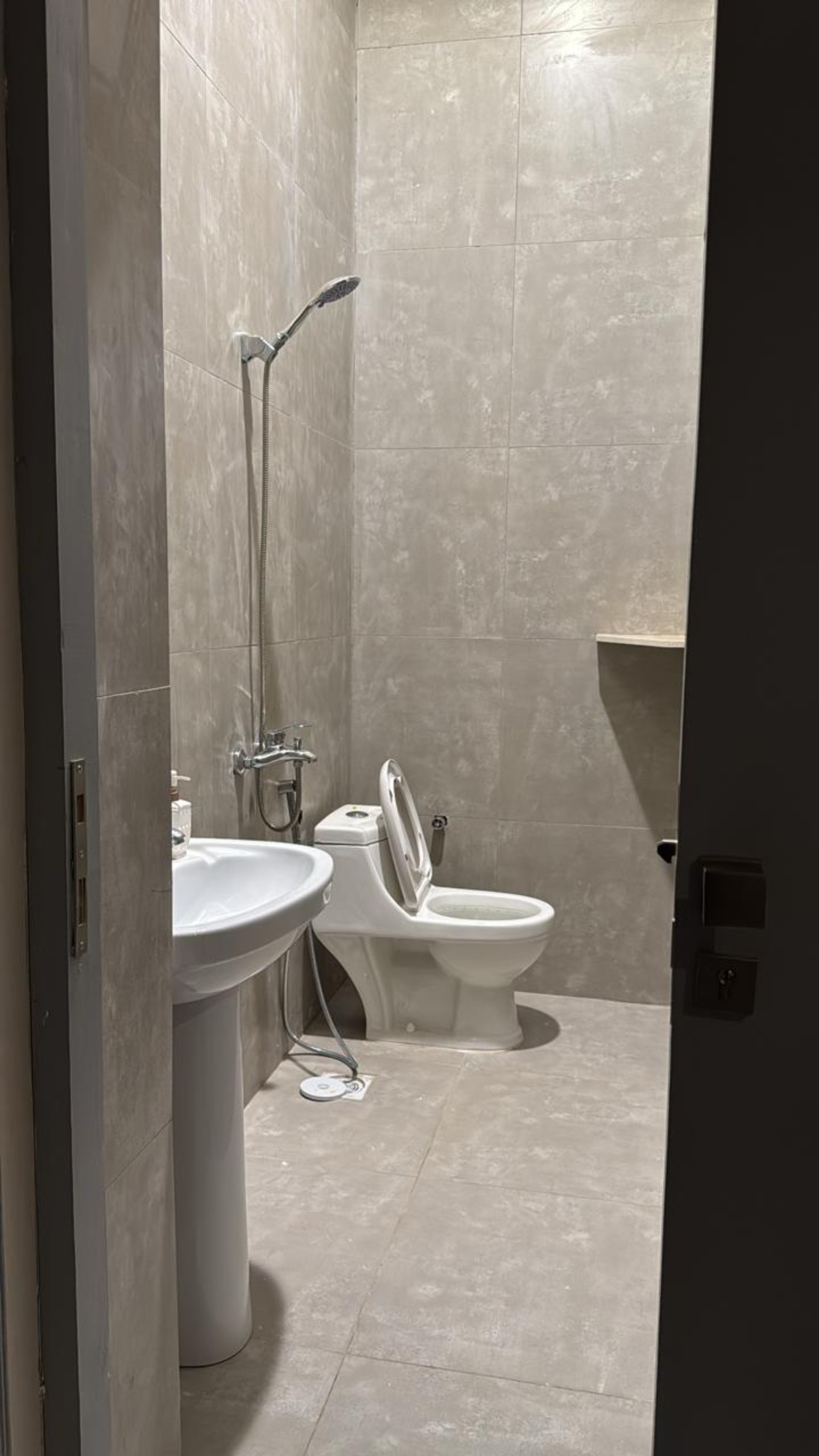 https://img.gathern.co/1024x0/1/sBYw0o938DpPGHqV4rGAURQepnml-9Iu.jpg