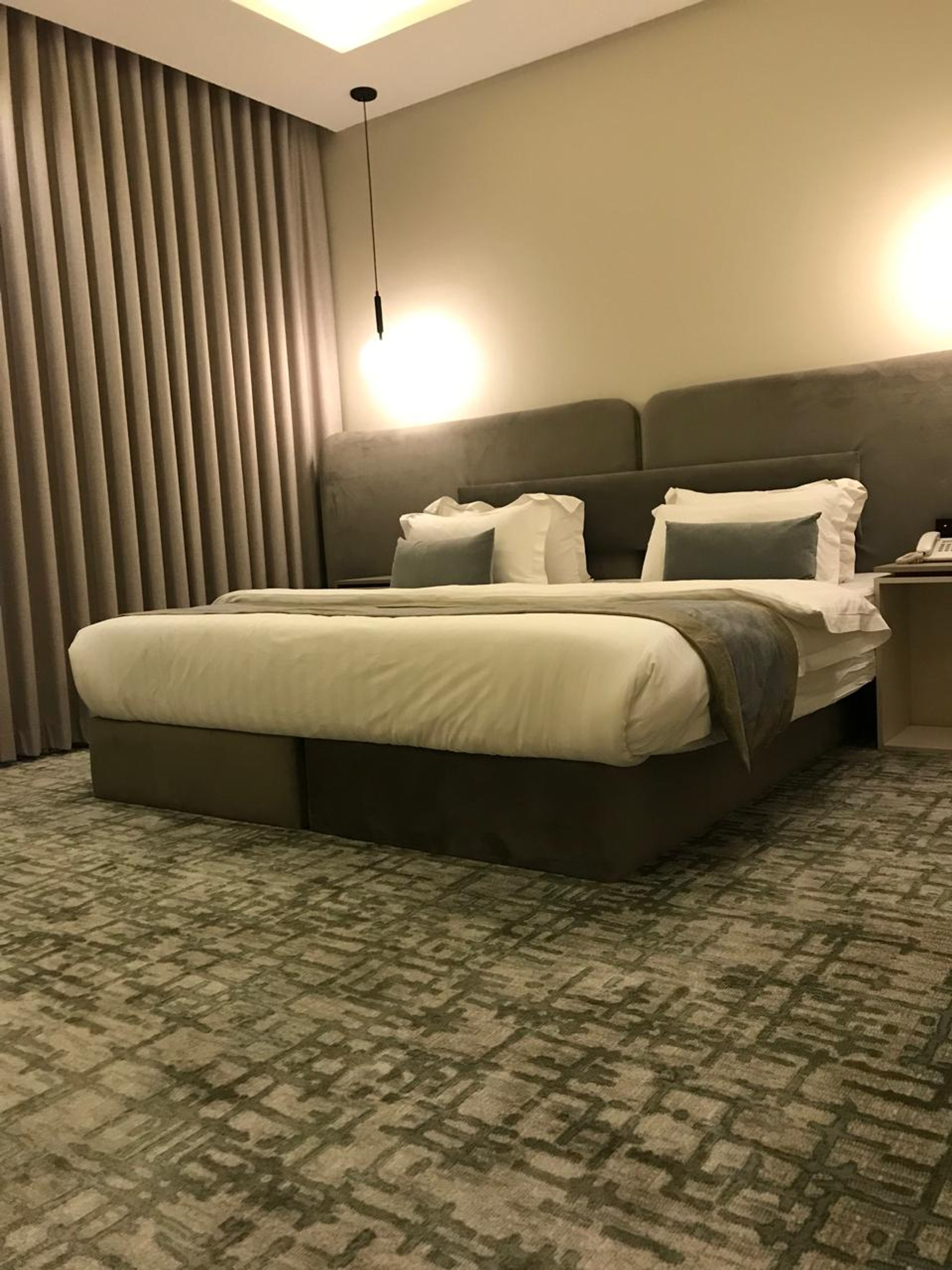 https://img.gathern.co/1400x0/1/sKLp-aWs8gSN-9I-goU8u9pCuQIQ29lu.jpeg