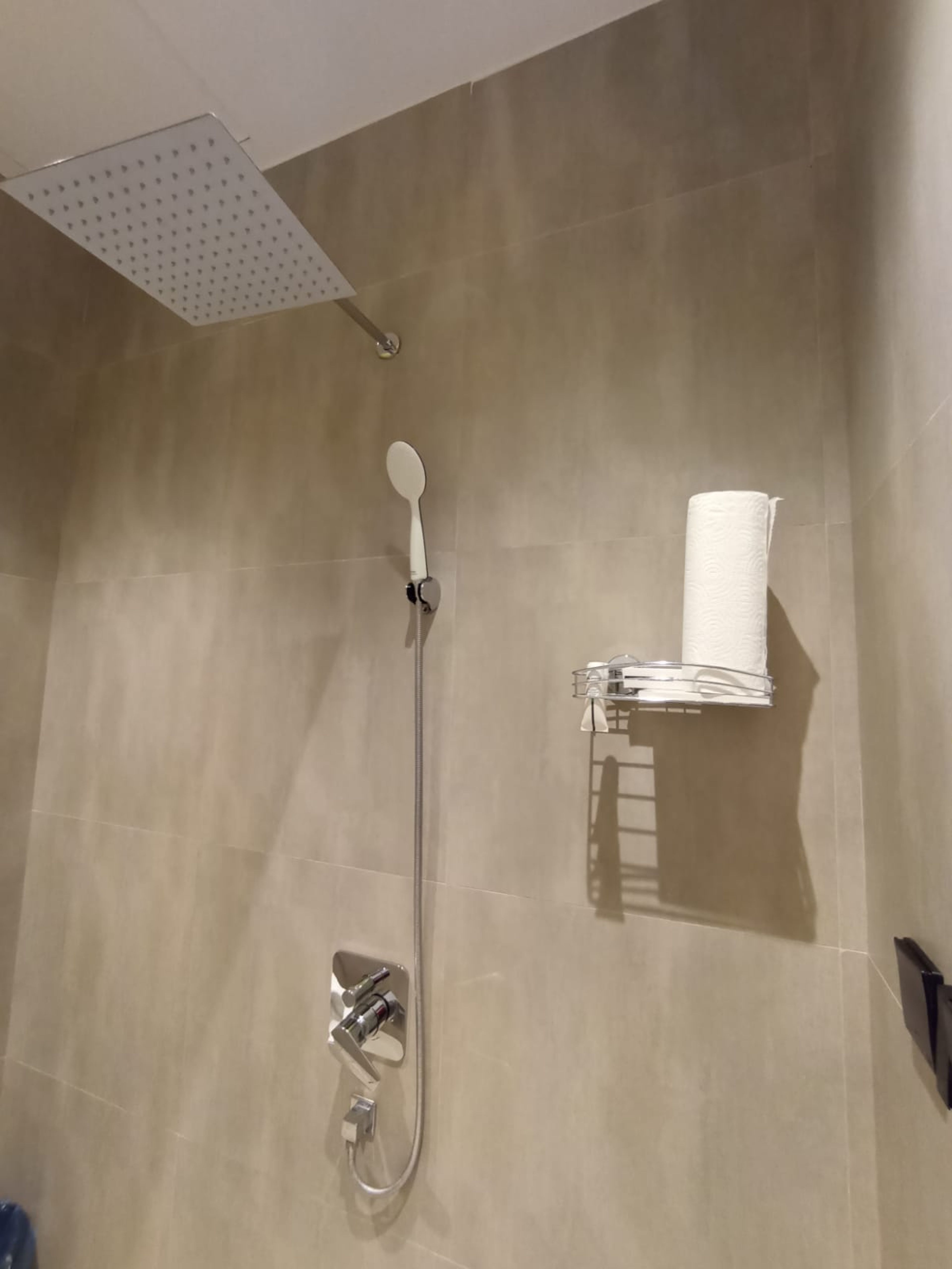 https://img.gathern.co/1024x0/1/sM0Lm2Ir5CmWStApzu3E9OjQ2odkwkPf.jpg