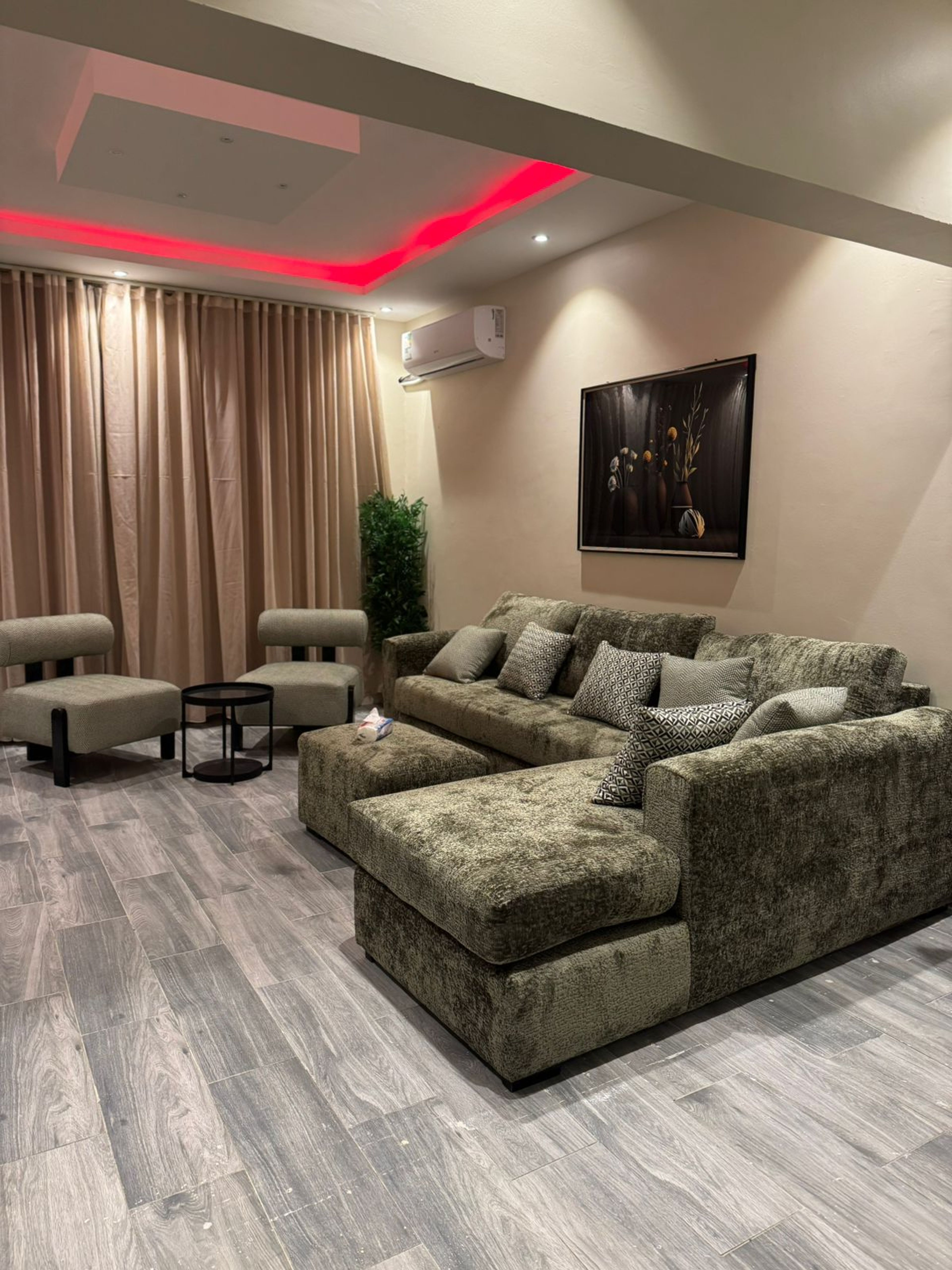 https://img.gathern.co/1400x0/1/sYPCfVFP1chdWzl5vC-MjErRJI689KR5.jpeg