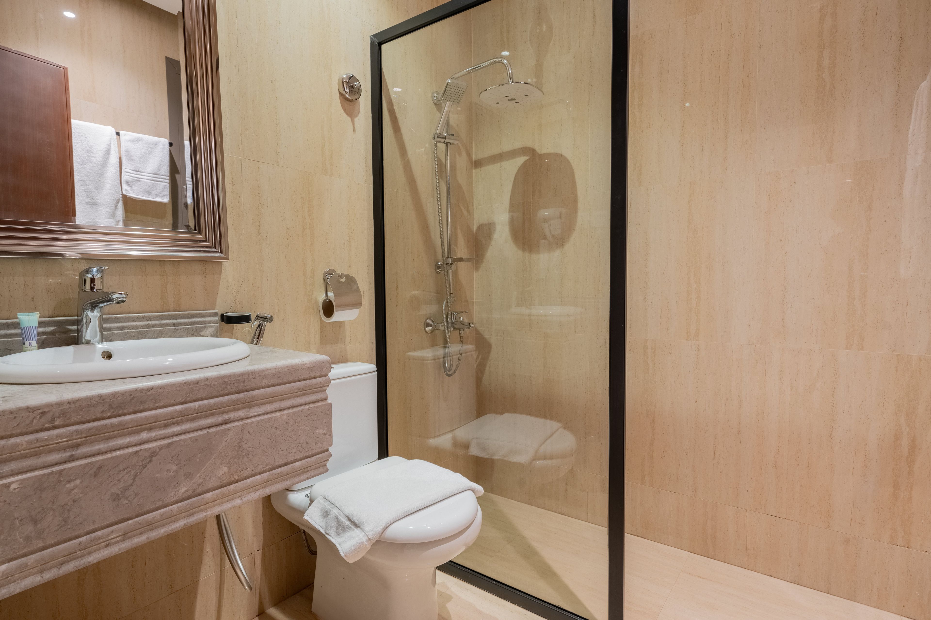 https://img.gathern.co/1400x0/1/sZj3D6jPBrFIuQbJ3xQVTLFkYc46Ts9l.jpg
