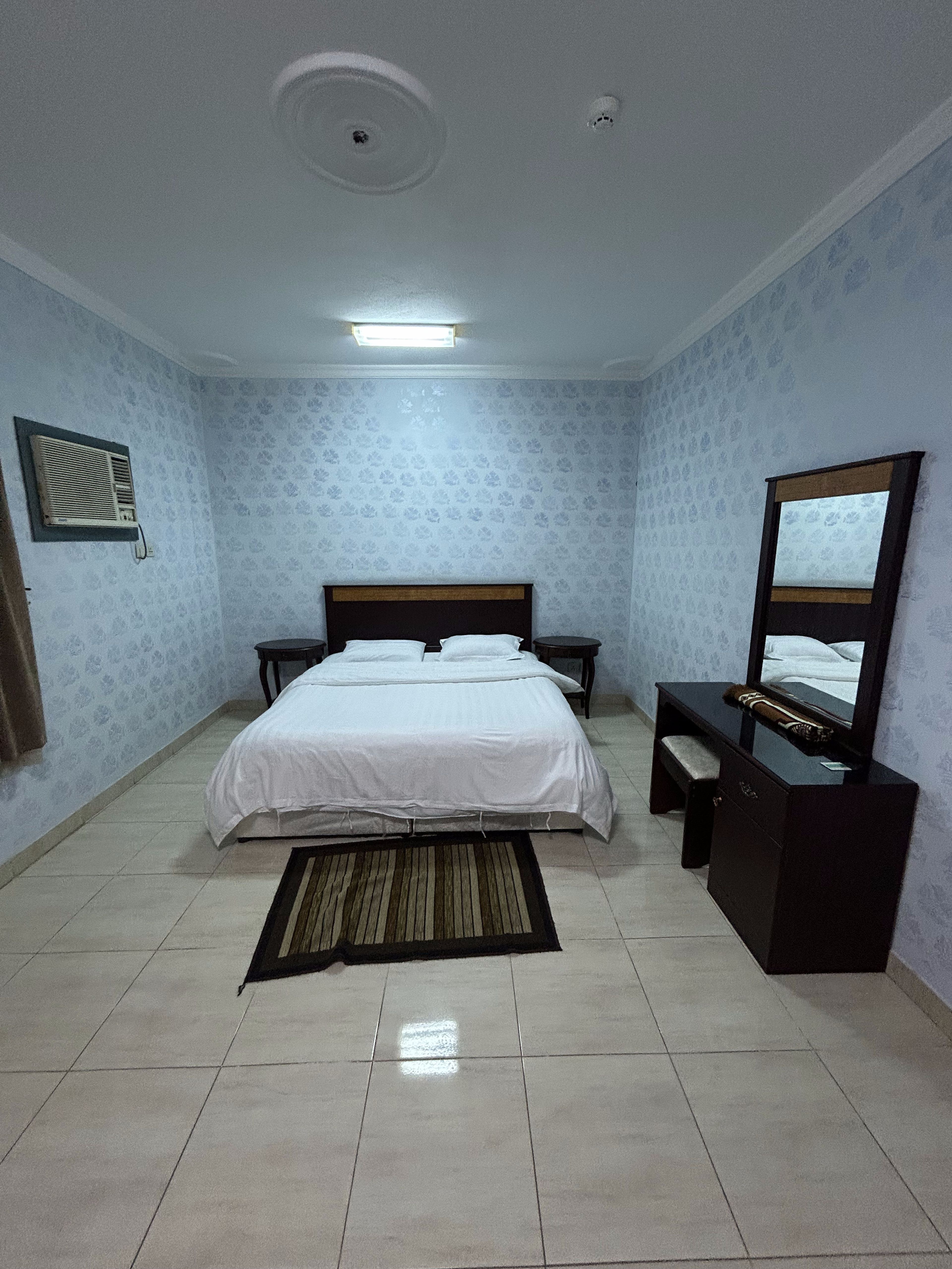 https://img.gathern.co/1400x0/1/scjUpez-1oy6T-fOAq0YxYBlC7miObzD.jpg