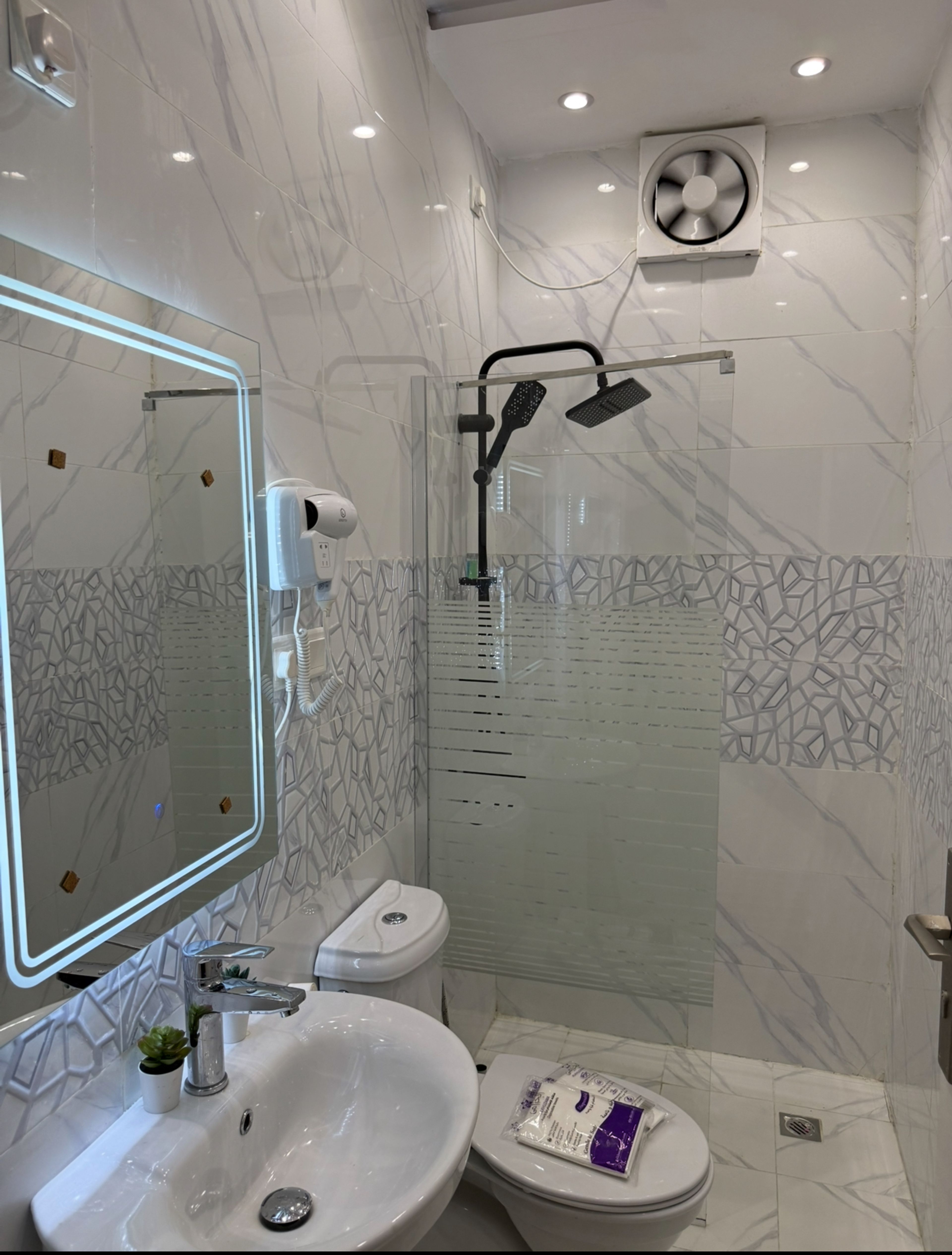 https://img.gathern.co/1400x0/1/ss7CPSeuV47obGsaXO-bWCmKizUY7MMZ.jpg