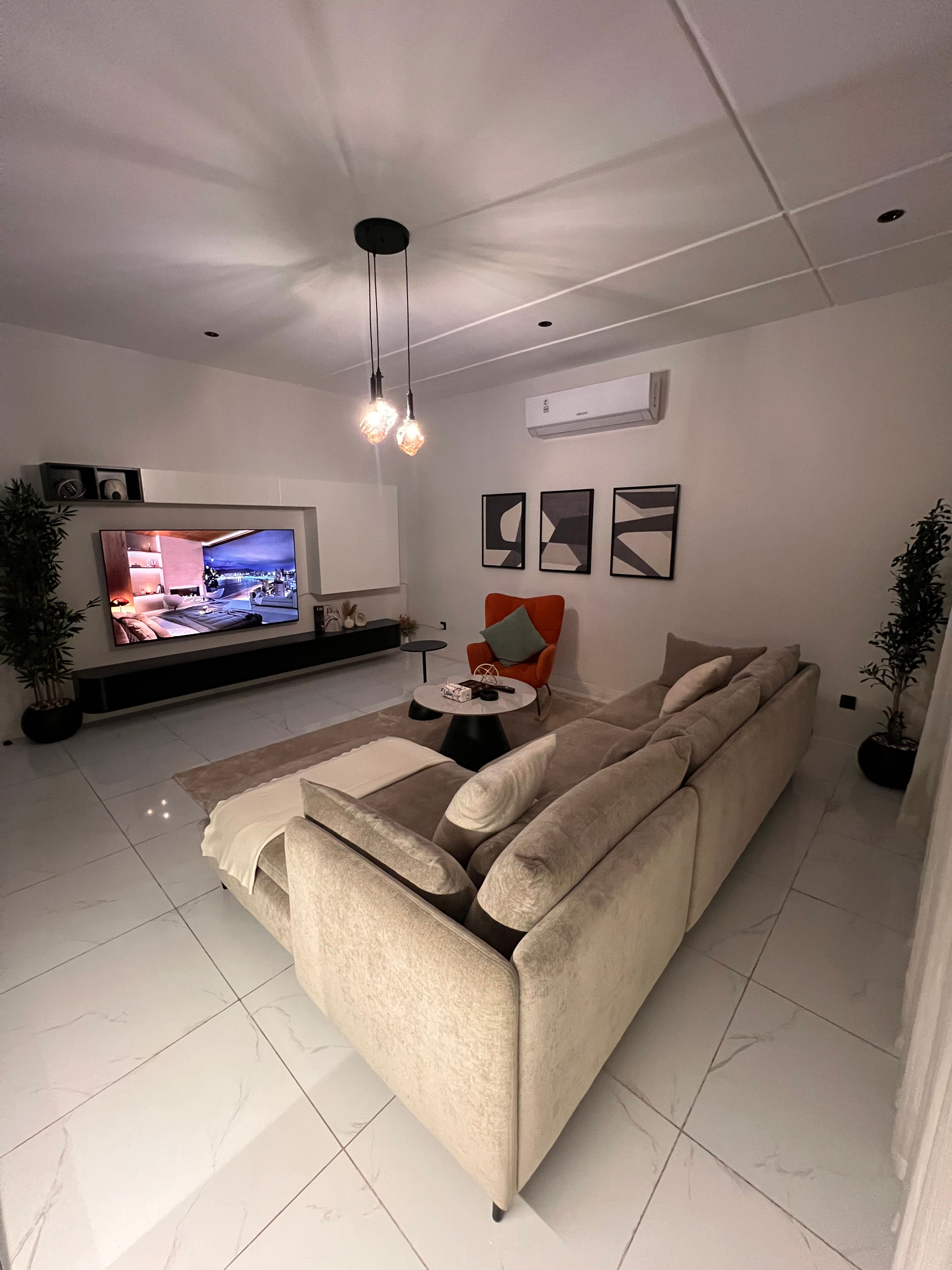 https://img.gathern.co/1400x0/1/syOBypBl-19Y7jt5qWwMNeDLJ25BC798.jpg
