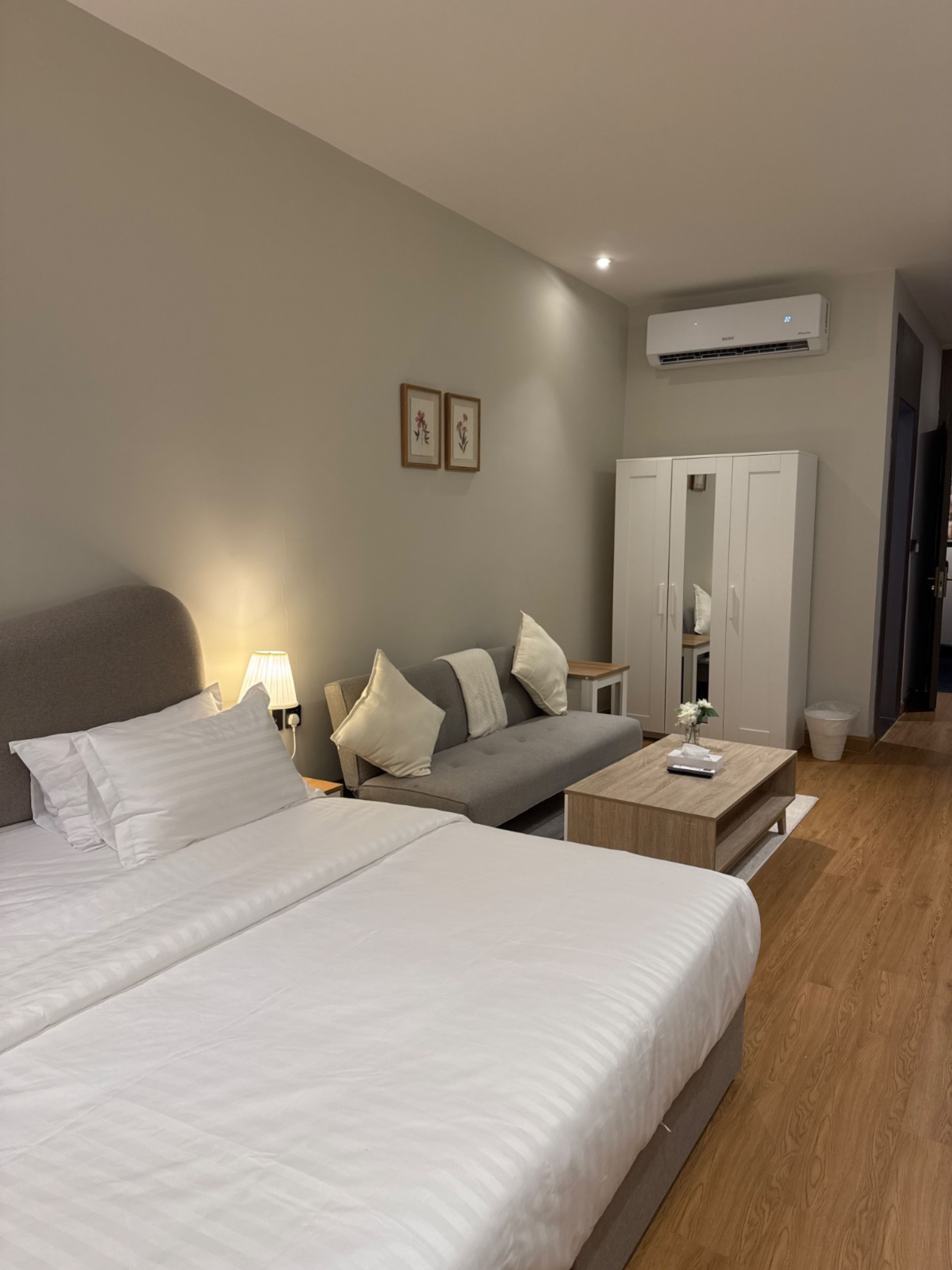 https://img.gathern.co/1400x0/1/sz79wxp1BIUyioO4wH-tk22_np8q_Nj4.jpg
