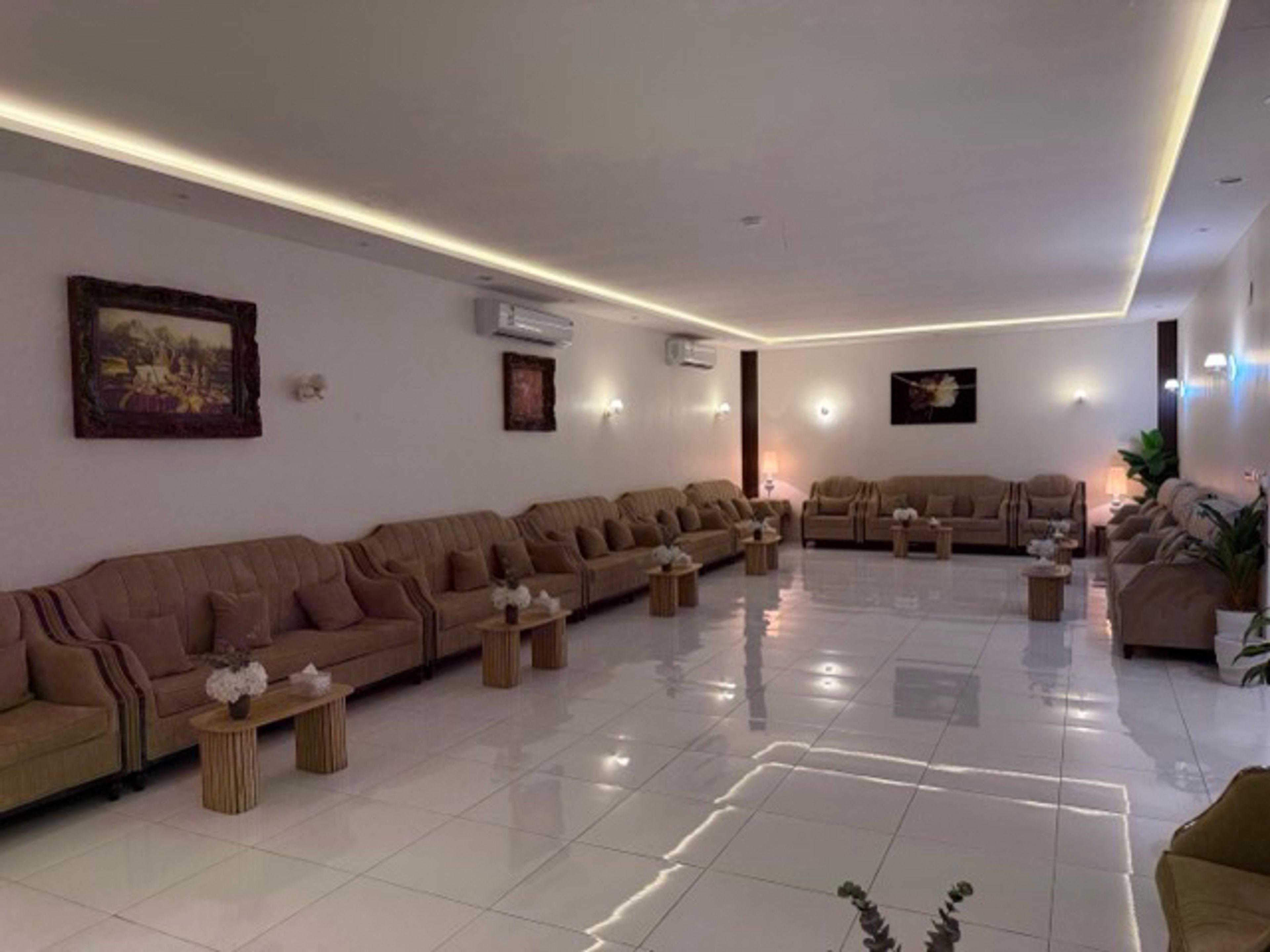 https://img.gathern.co/1024x0/1/t4u2eMmkXF1bAYTAhzetWj_bo2MGkiaH.jpg