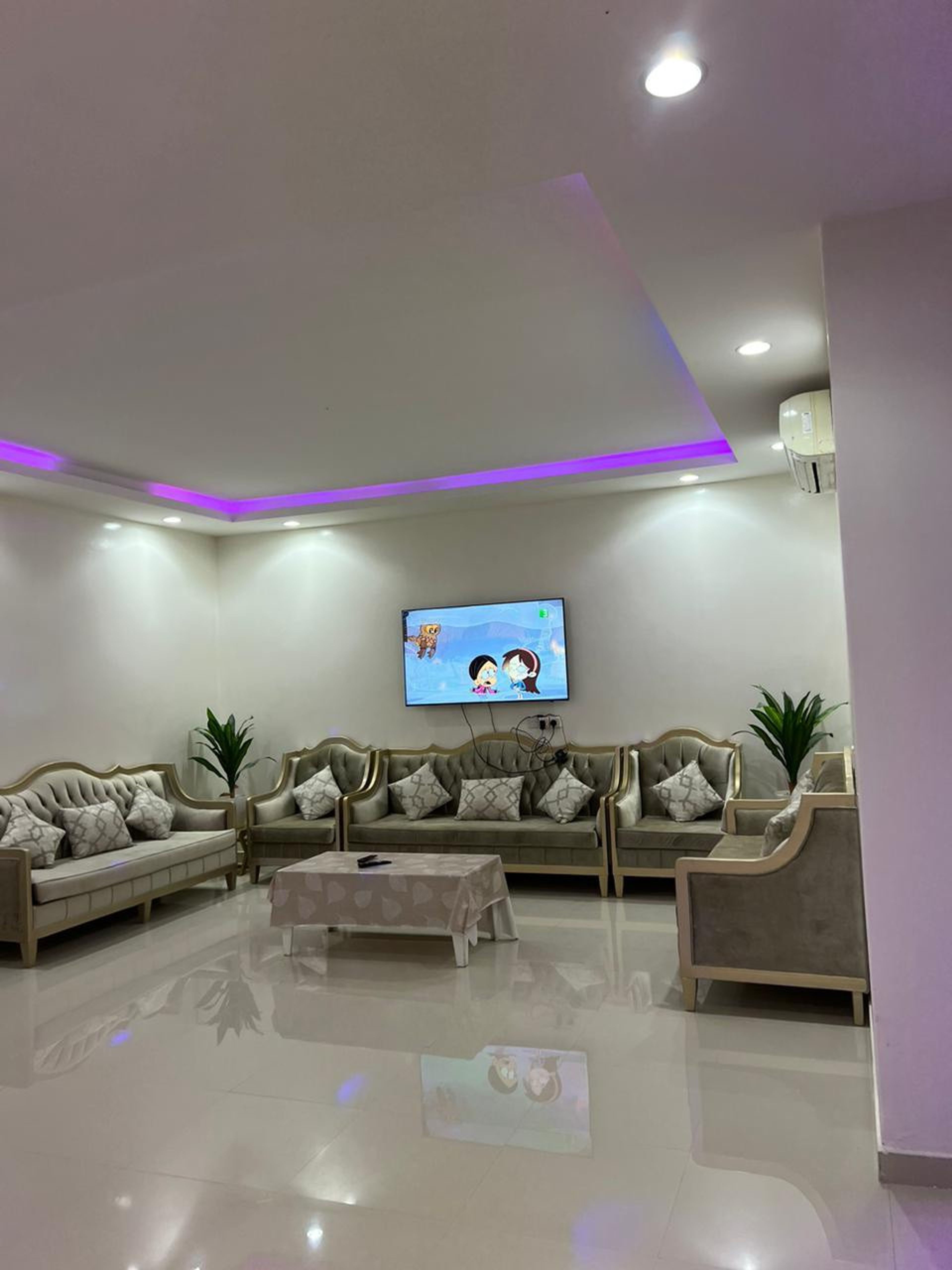 https://img.gathern.co/1400x0/1/tC-tqsJ8srg5rgb04mpZ5AX25gUEIq5i.jpg