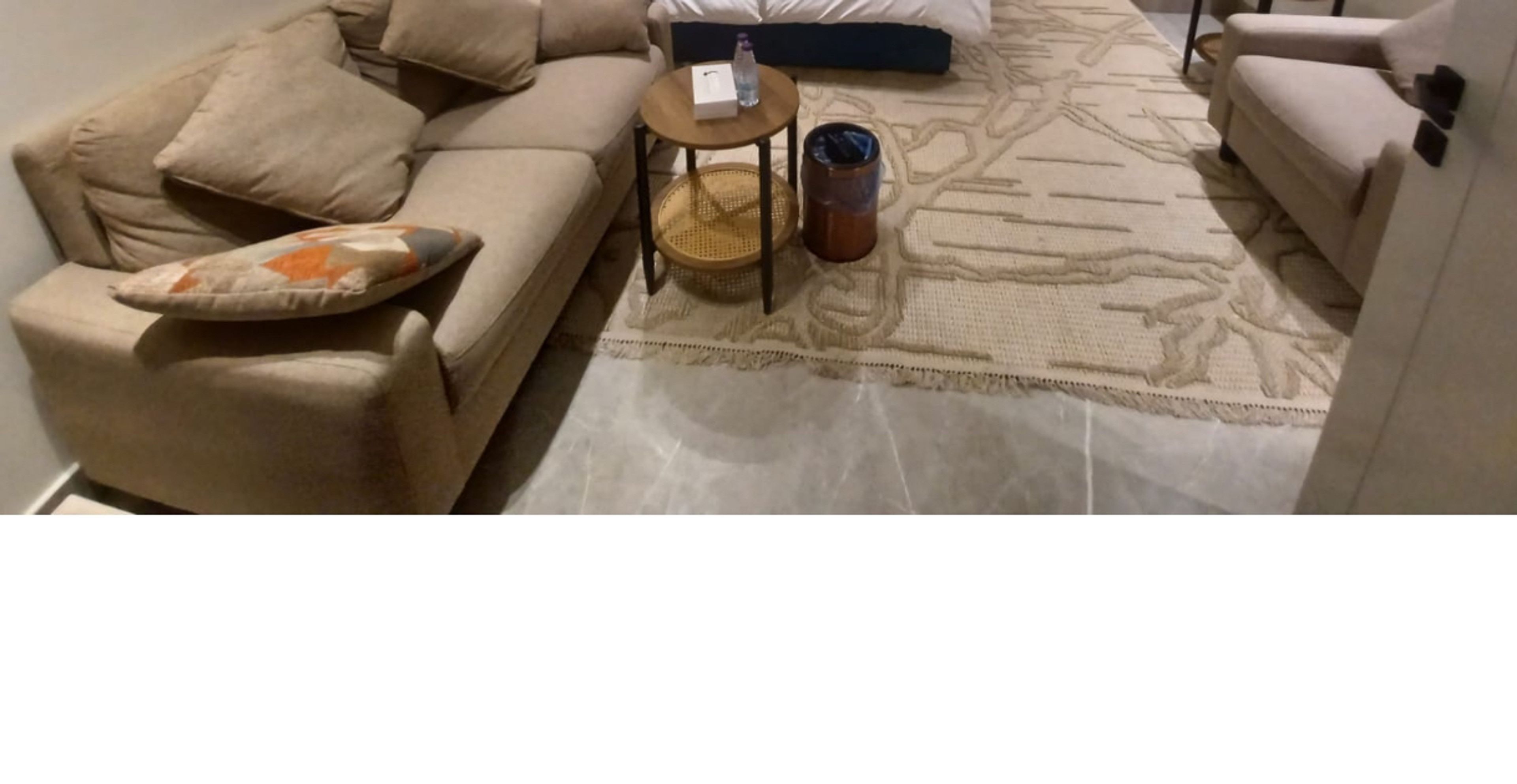 https://img.gathern.co/1400x0/1/tjX7AVQvyM7lG-rnIIuWHjNs0NK76svP.jpg