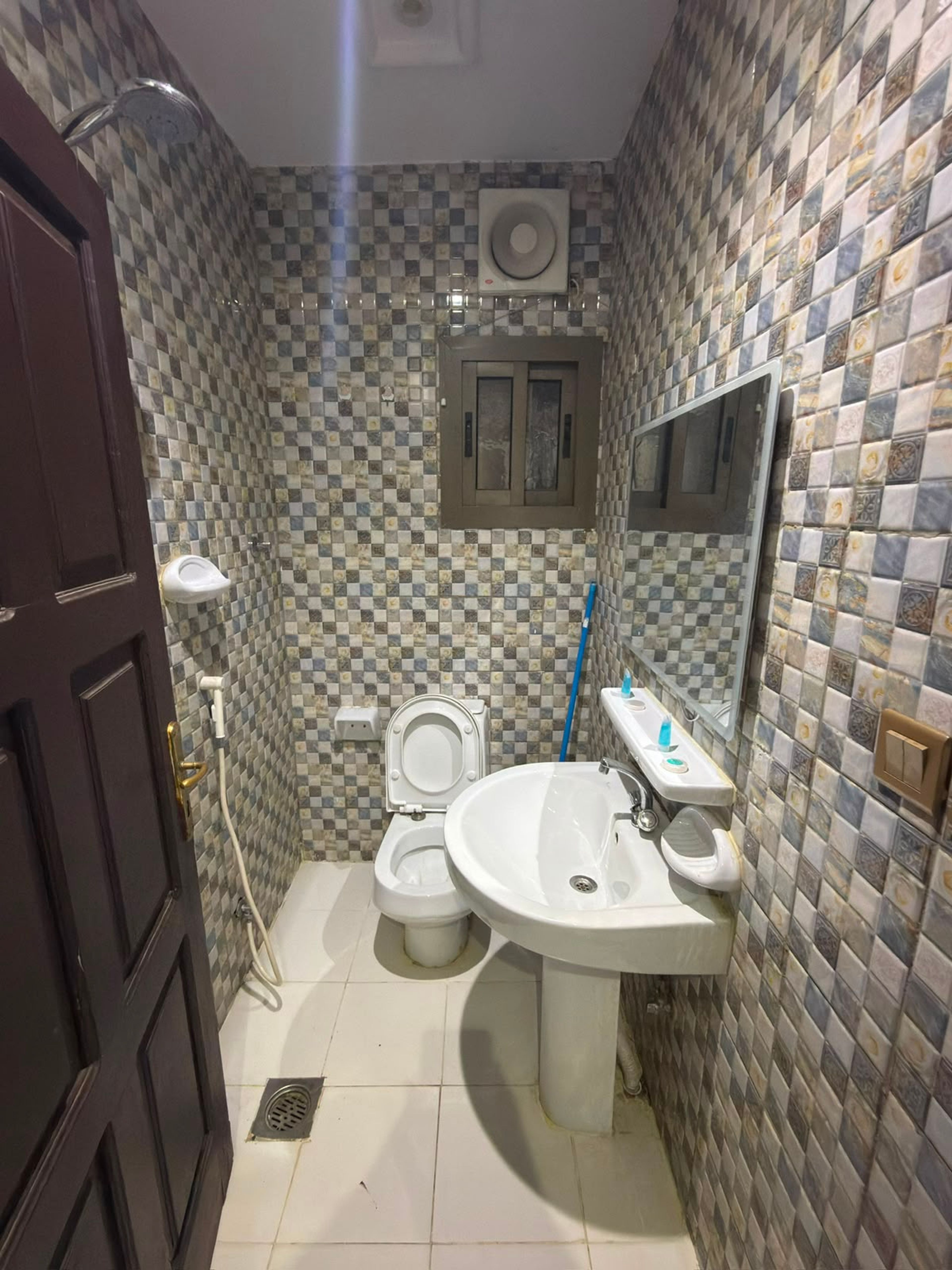 https://img.gathern.co/1024x0/1/toZH4ZNXd9yOQEcXreaNu_GvbSc6vT6c.jpeg