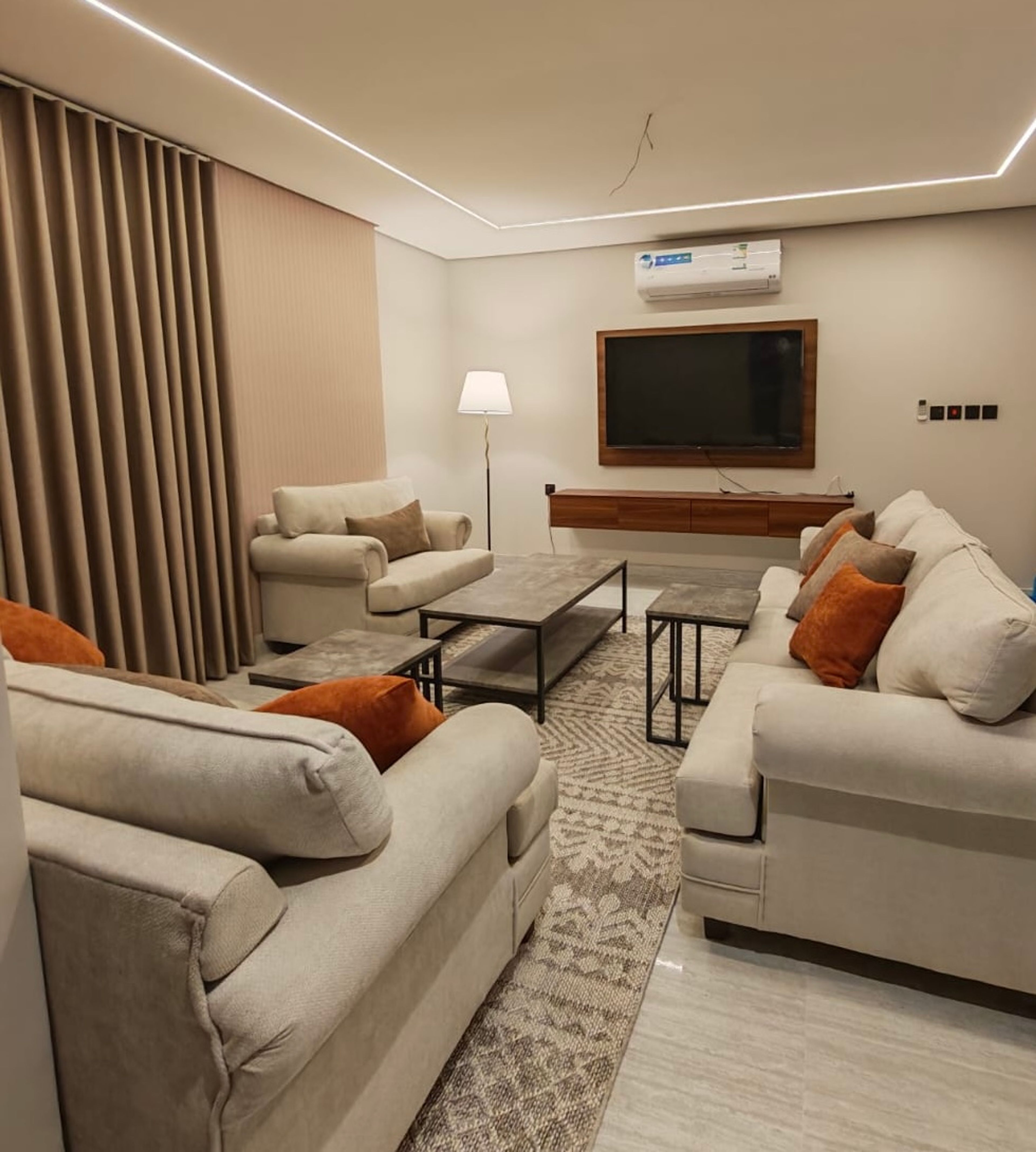 https://img.gathern.co/1024x0/1/tpgAqrcyUntmZTDAkj0_SSXAOdDXS-nP.jpeg