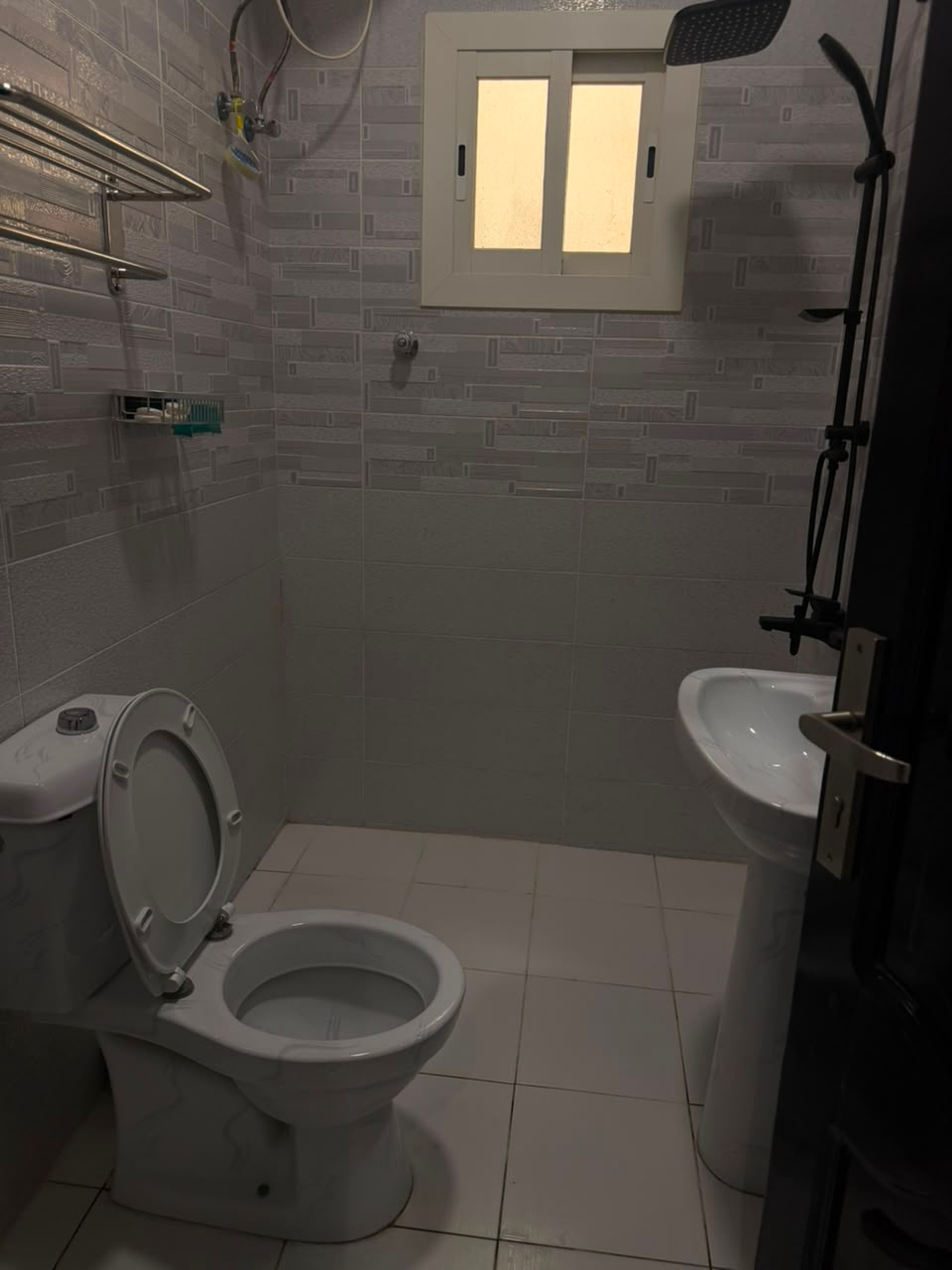 https://img.gathern.co/1024x0/1/tqkOJJVtF9PuxowCmvqdoV_n3nZxlyd5.jpeg