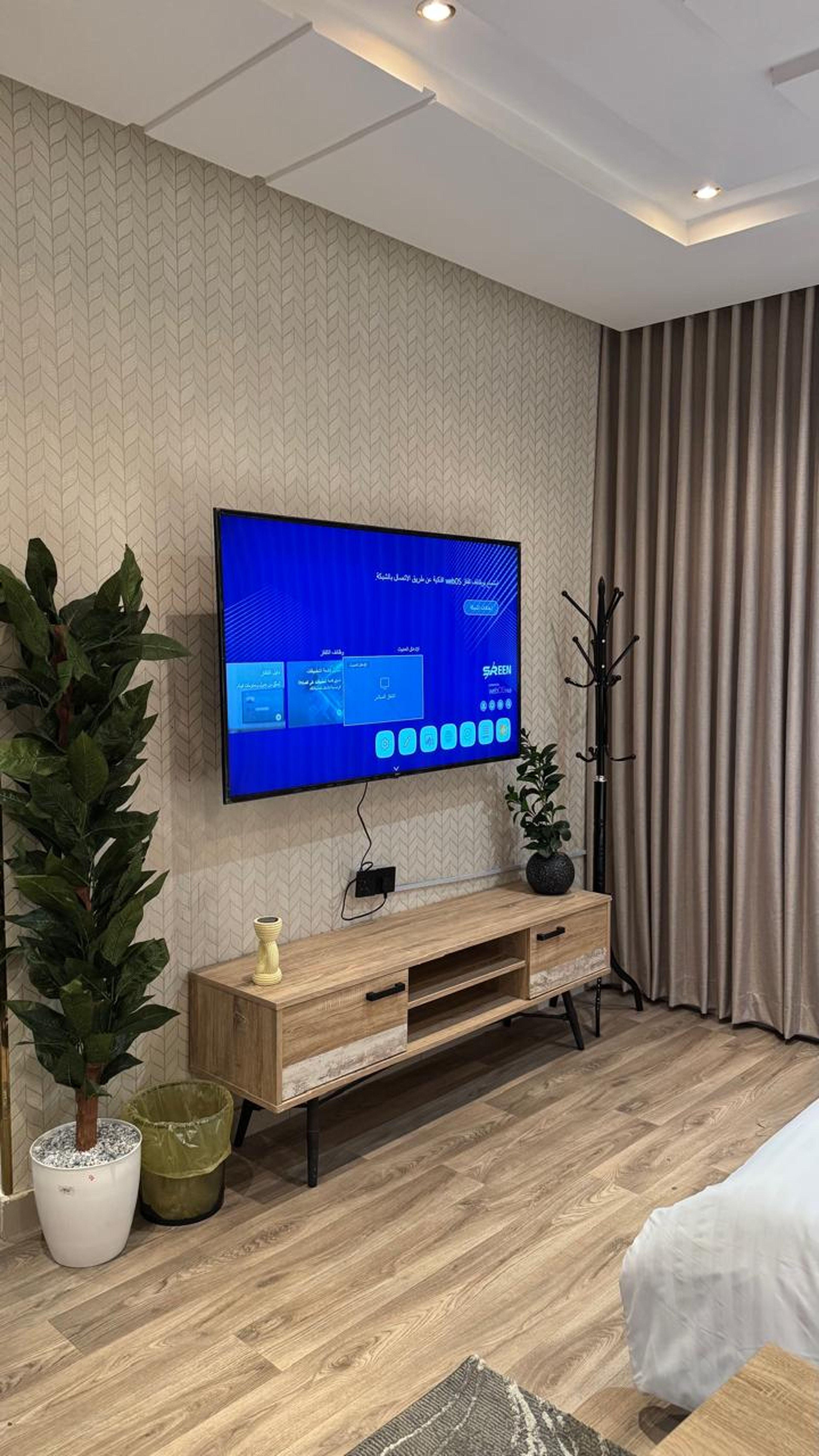 https://img.gathern.co/1400x0/1/txioVJFNsPrRYi5rpOdnuF3ZQHUIjn95.jpg