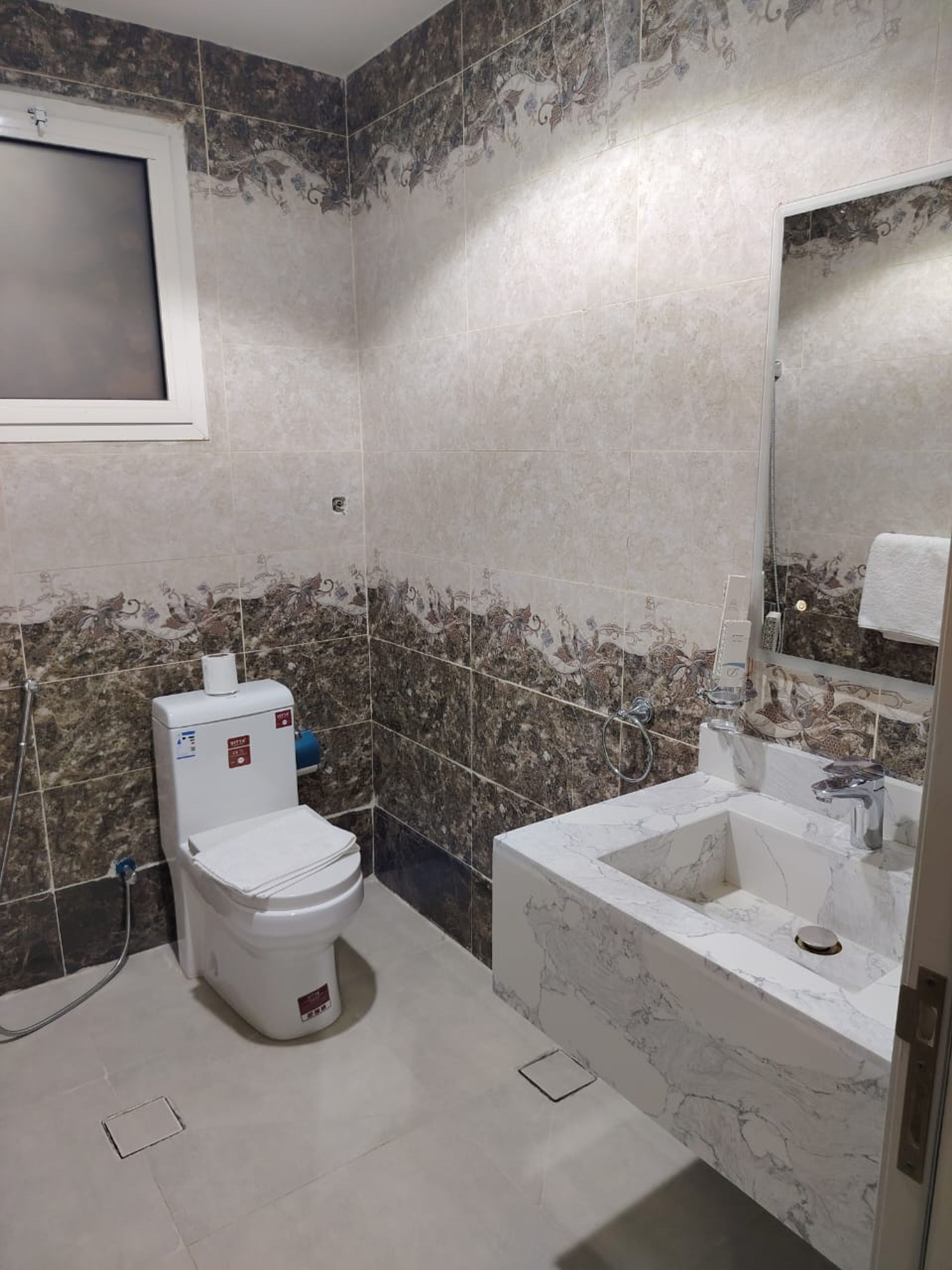 https://img.gathern.co/1024x0/1/u92sNGPZhrF_YrZT77qK1Jdz6F_U8hby.jpeg