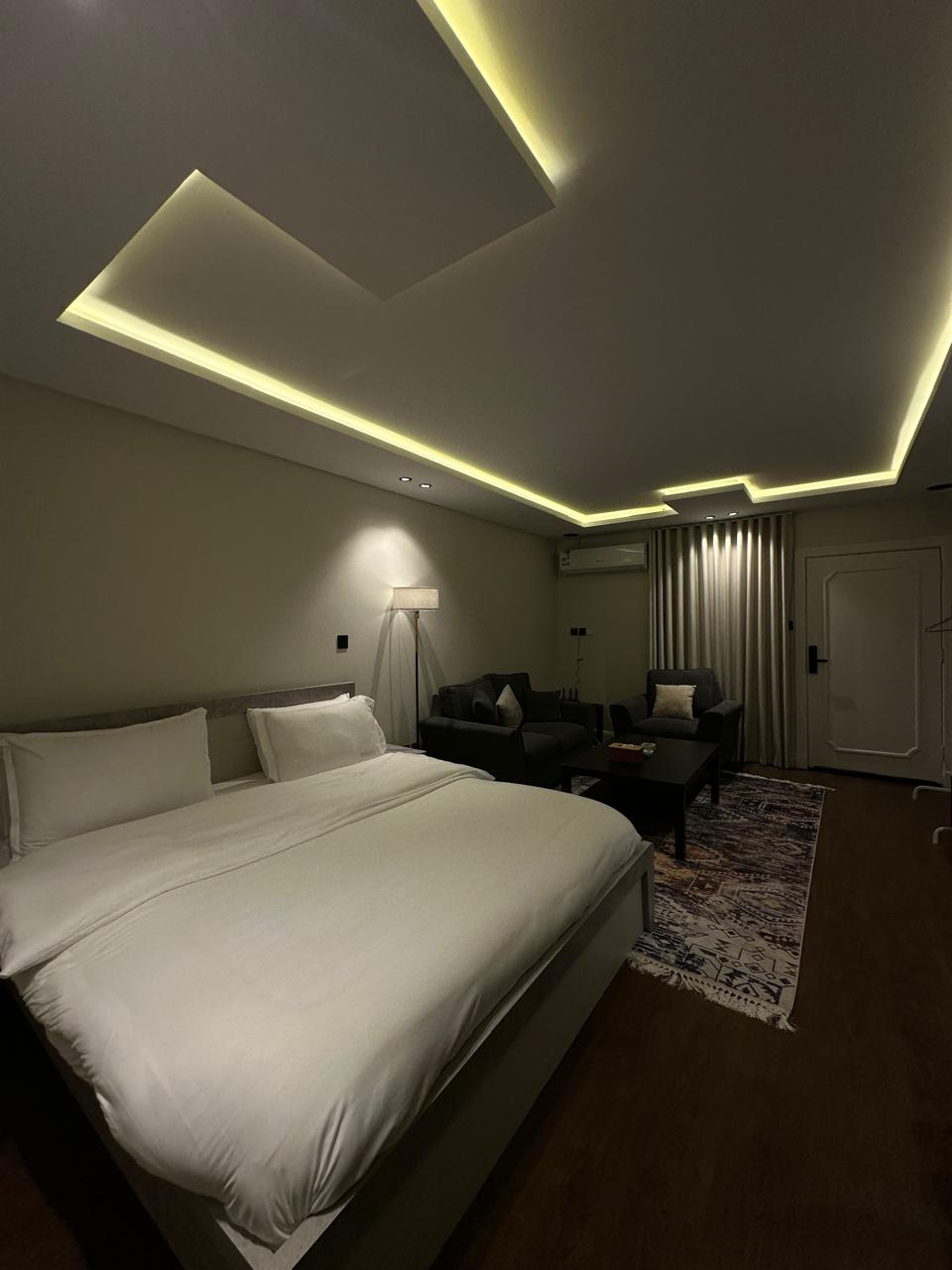 https://img.gathern.co/1024x0/1/uIiuk-_ttrknPXc_YczREDWJ0UiXg2MR.jpeg