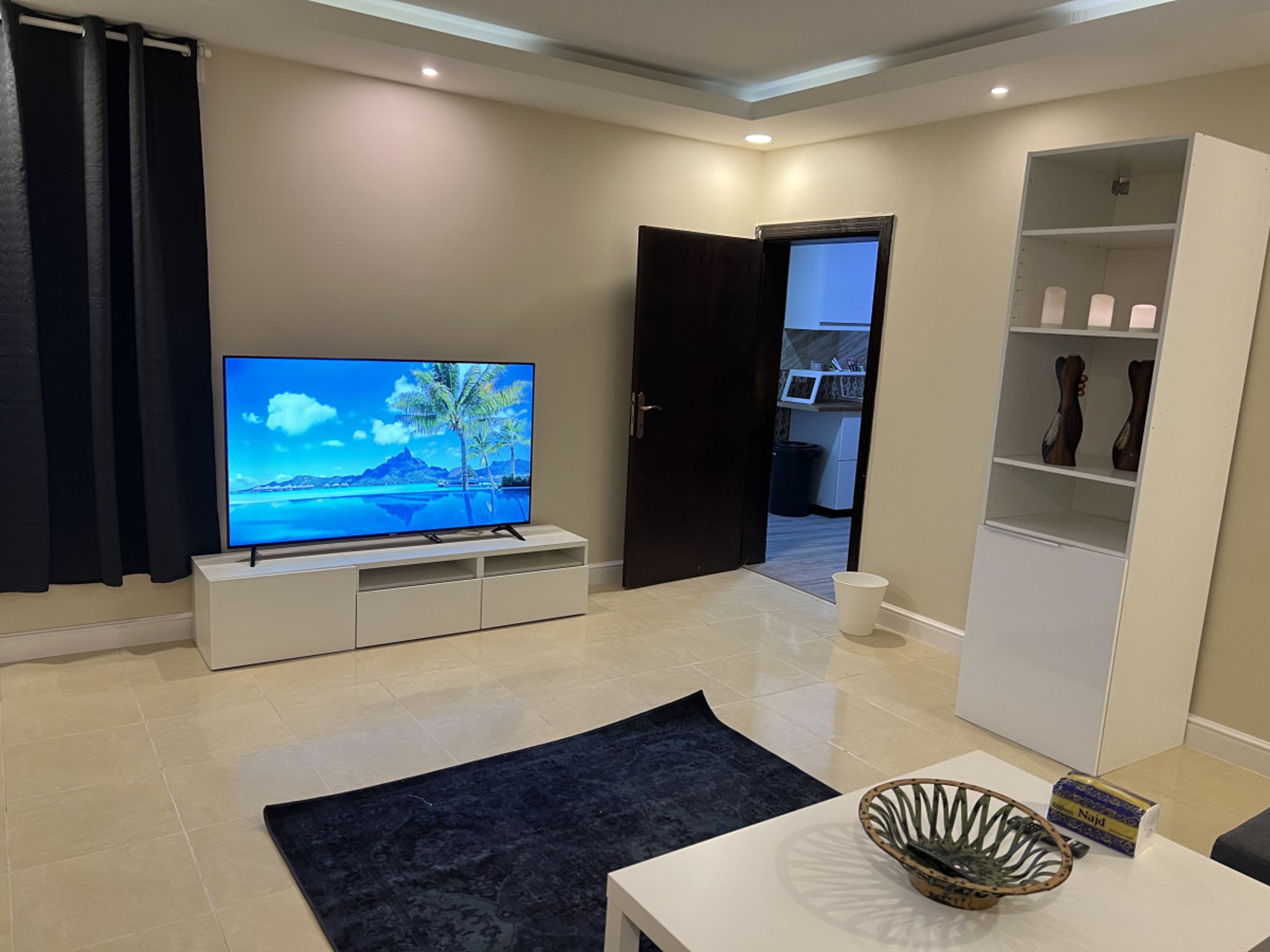 https://img.gathern.co/1400x0/1/uK5ArY4ebQa89nK83pV-pv4NPxT9MpWT.jpg