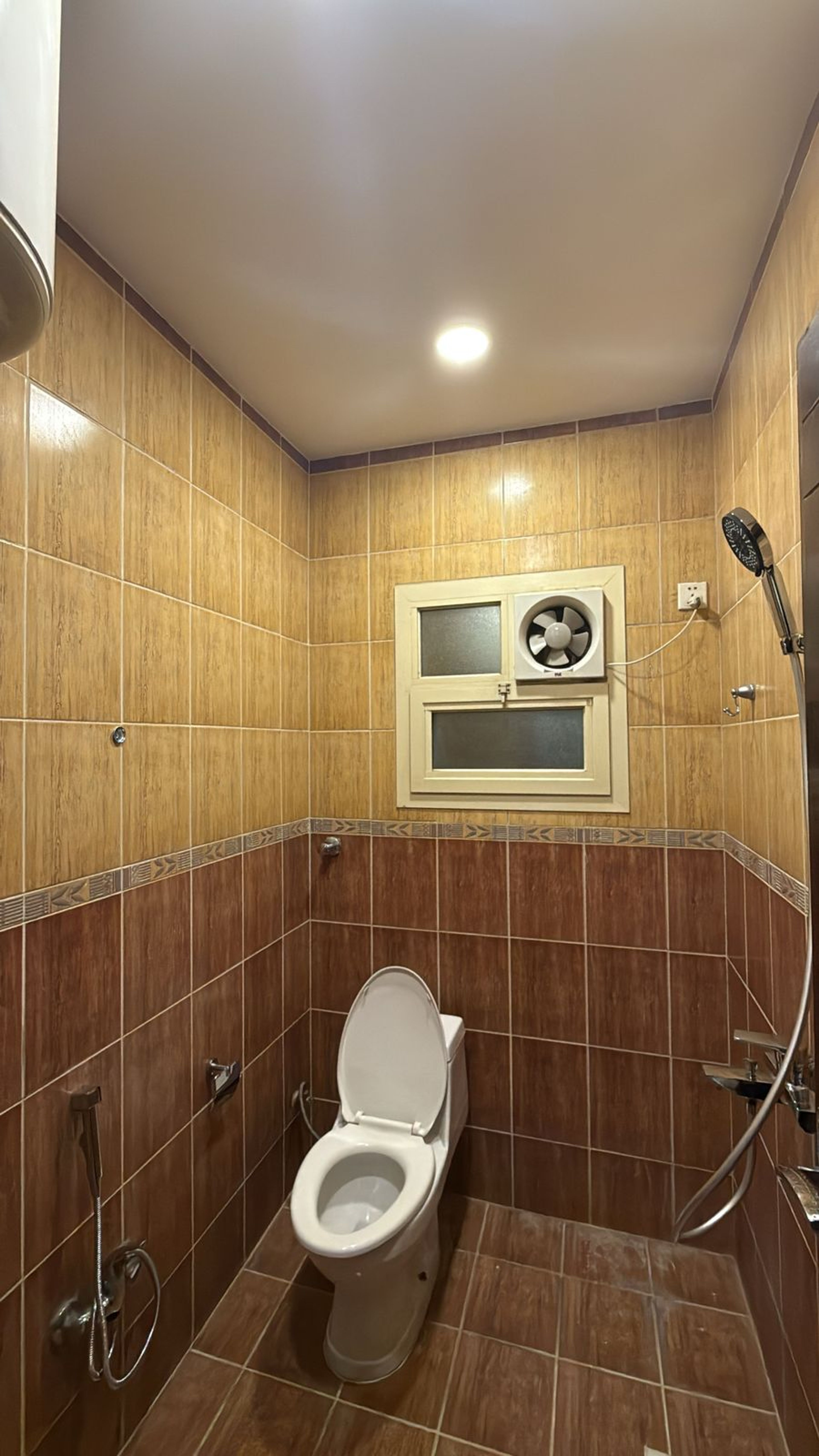 https://img.gathern.co/1400x0/1/uLxj2rTGZT4zgRd9M6J88Cr4KrwQkXlm.jpeg