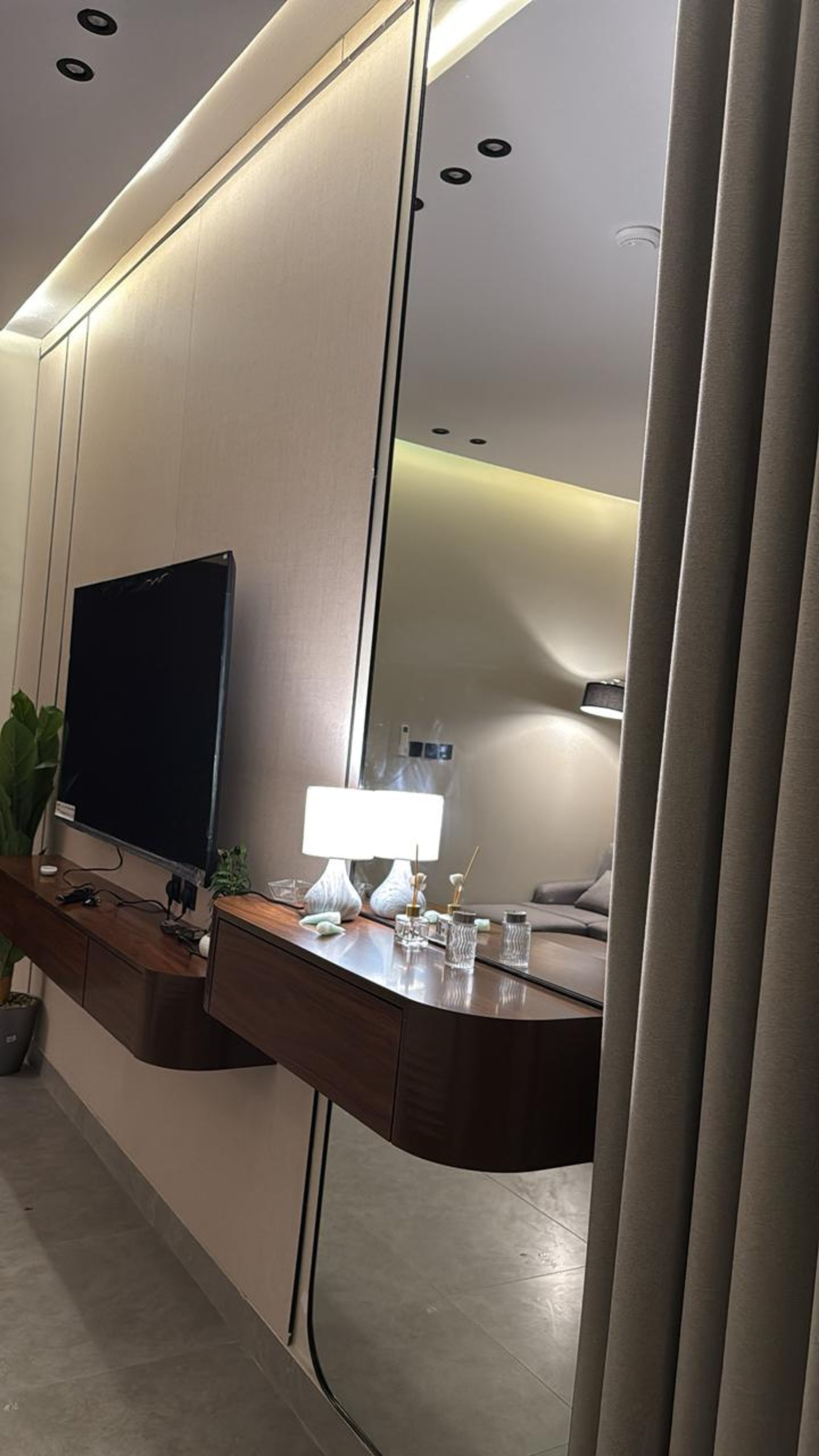 https://img.gathern.co/1400x0/1/uQ1W7CkaG1fzyYf3zN7iLpkTbLQa1Lyt.jpeg