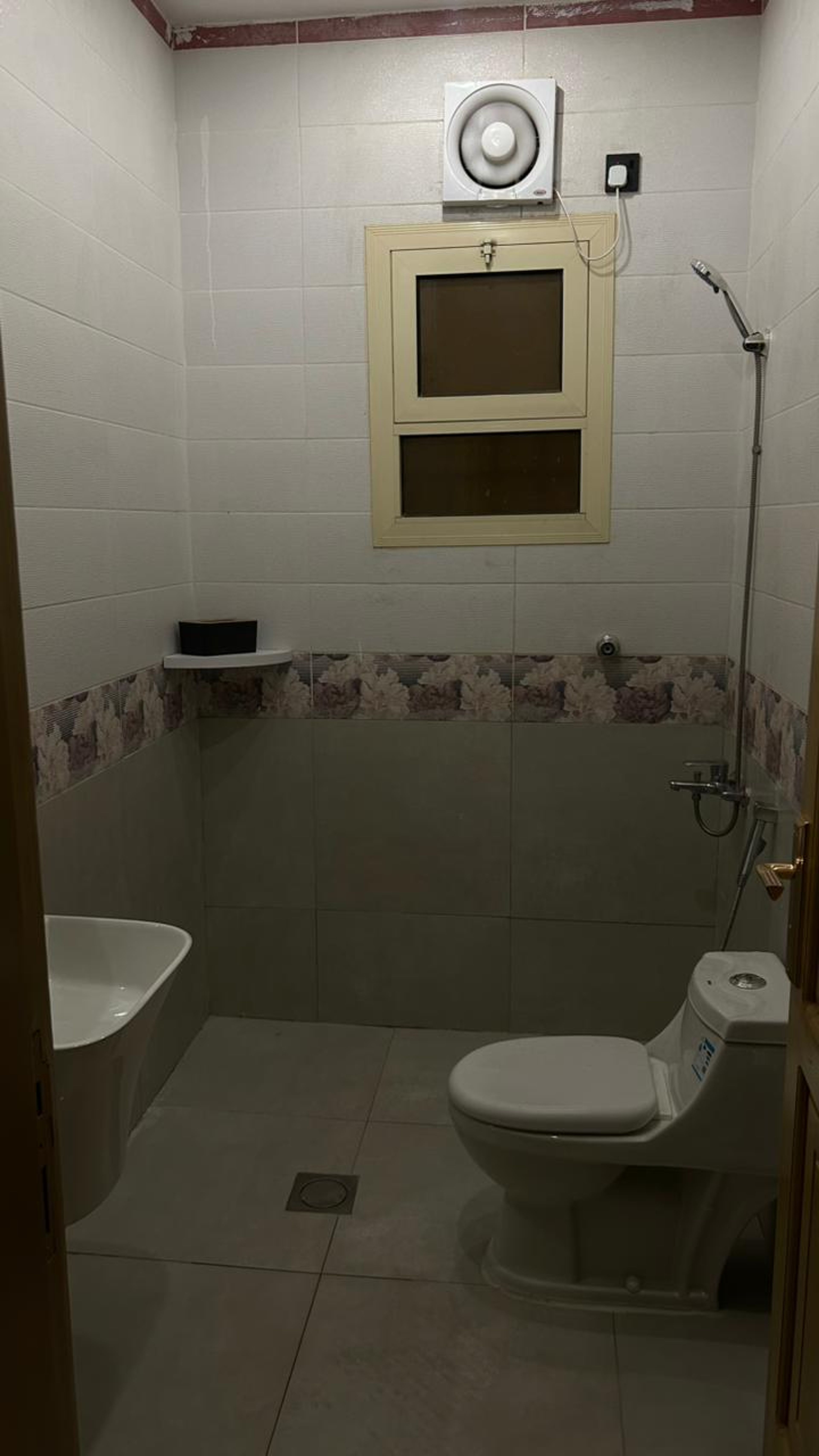 https://img.gathern.co/1400x0/1/uTib7Z6QWqh7A4idFWoRRGm_OvlaLxju.jpeg