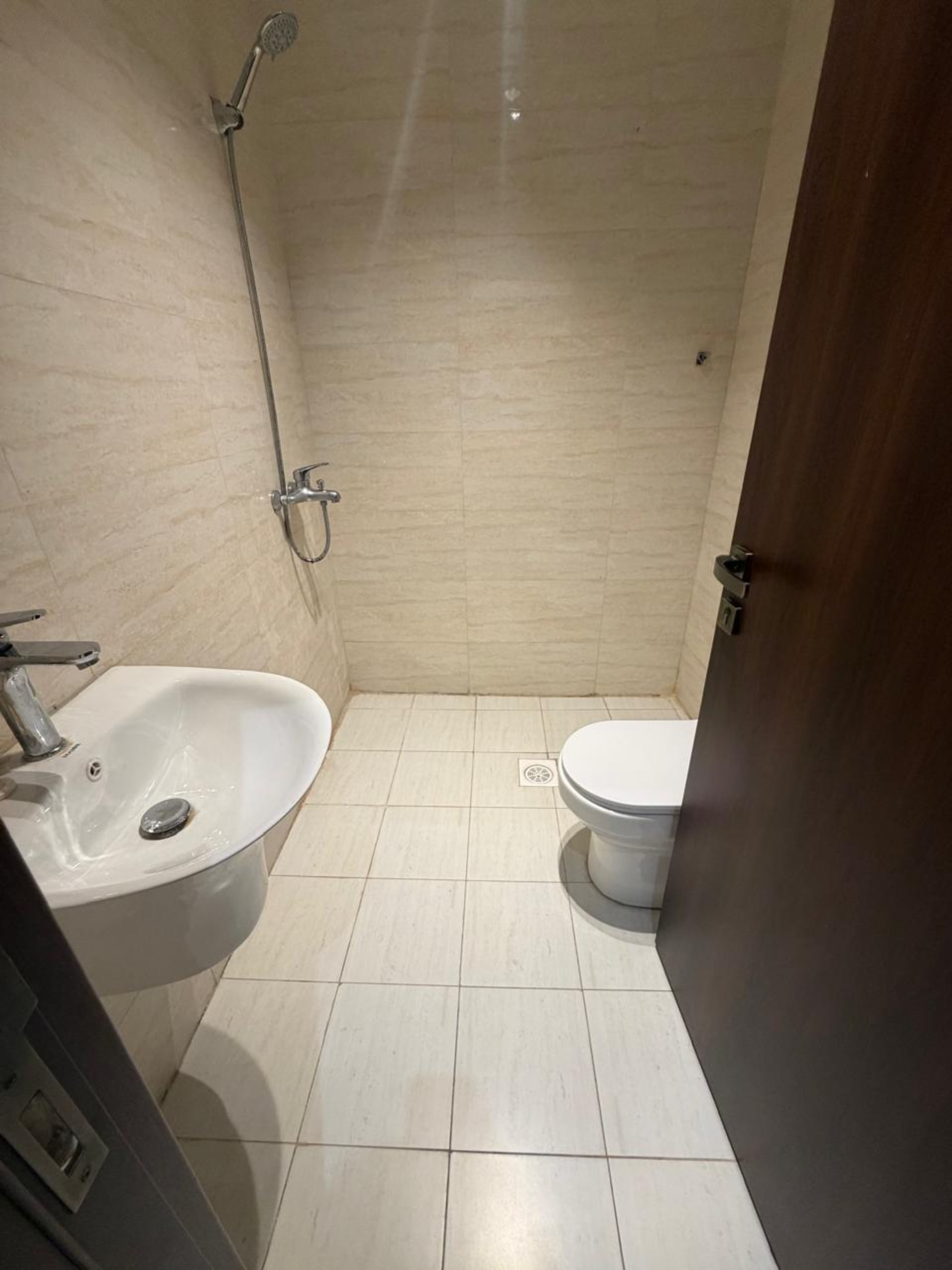 https://img.gathern.co/1024x0/1/uWeYIHF2VtHdXJ-Kn6WB9UdaBKapIct7.jpeg