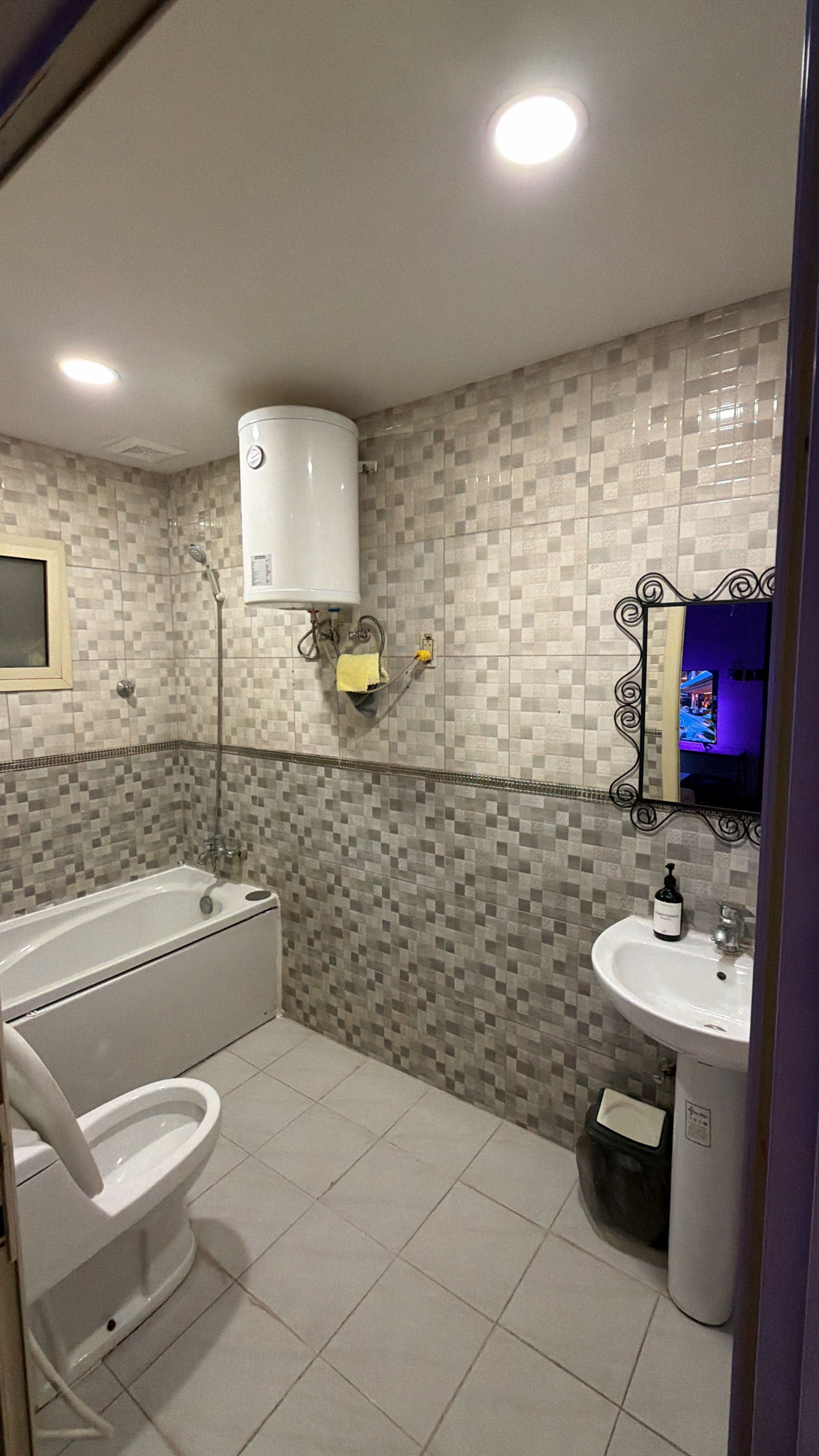 https://img.gathern.co/1400x0/1/u_t-aI80_k0xKLXeK2vA0LMbnCQzbtLf.jpg