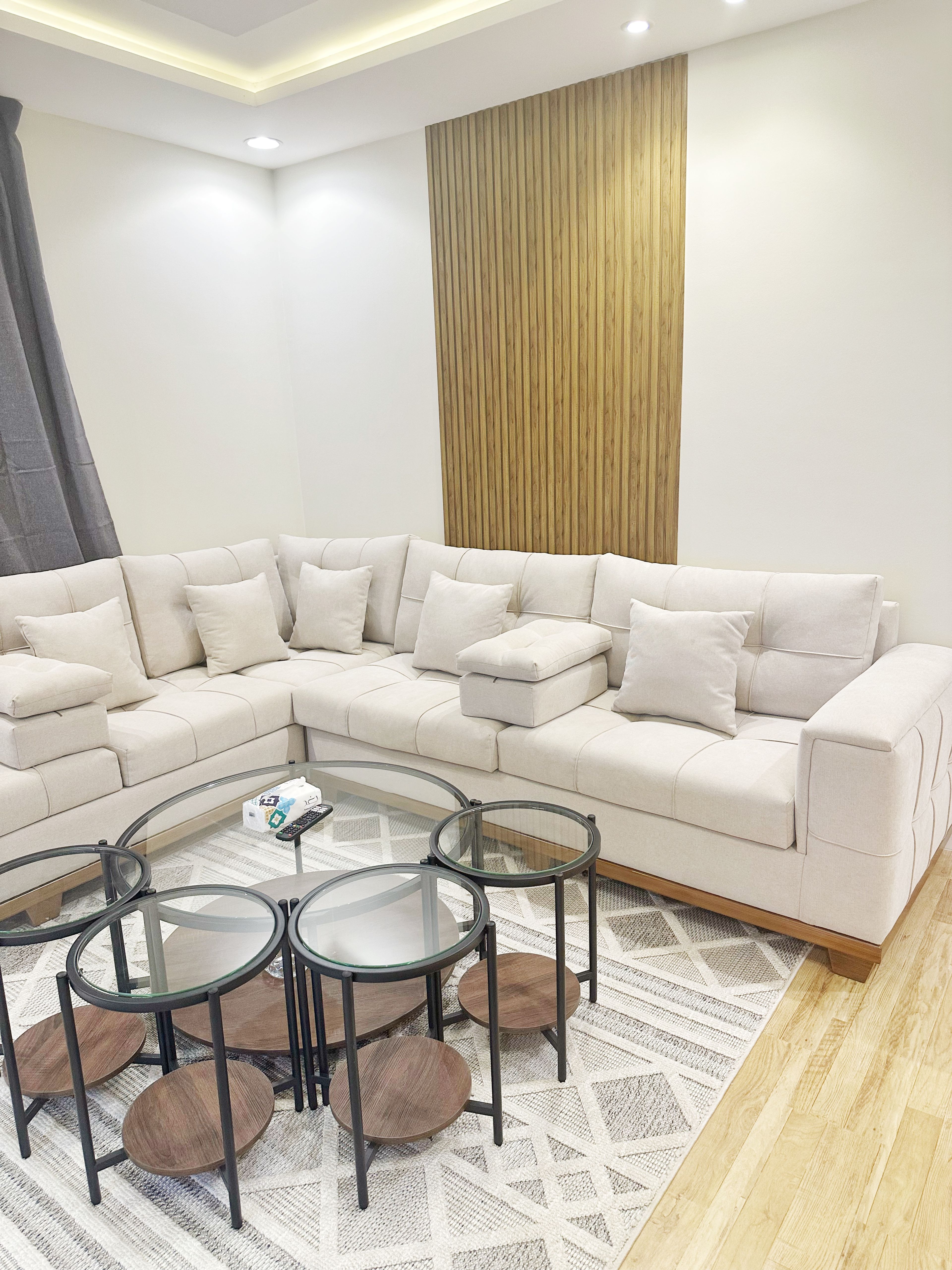https://img.gathern.co/1400x0/1/ucNgdKpPVUtNplgpPsjsRb12QhCt6a4o.jpg