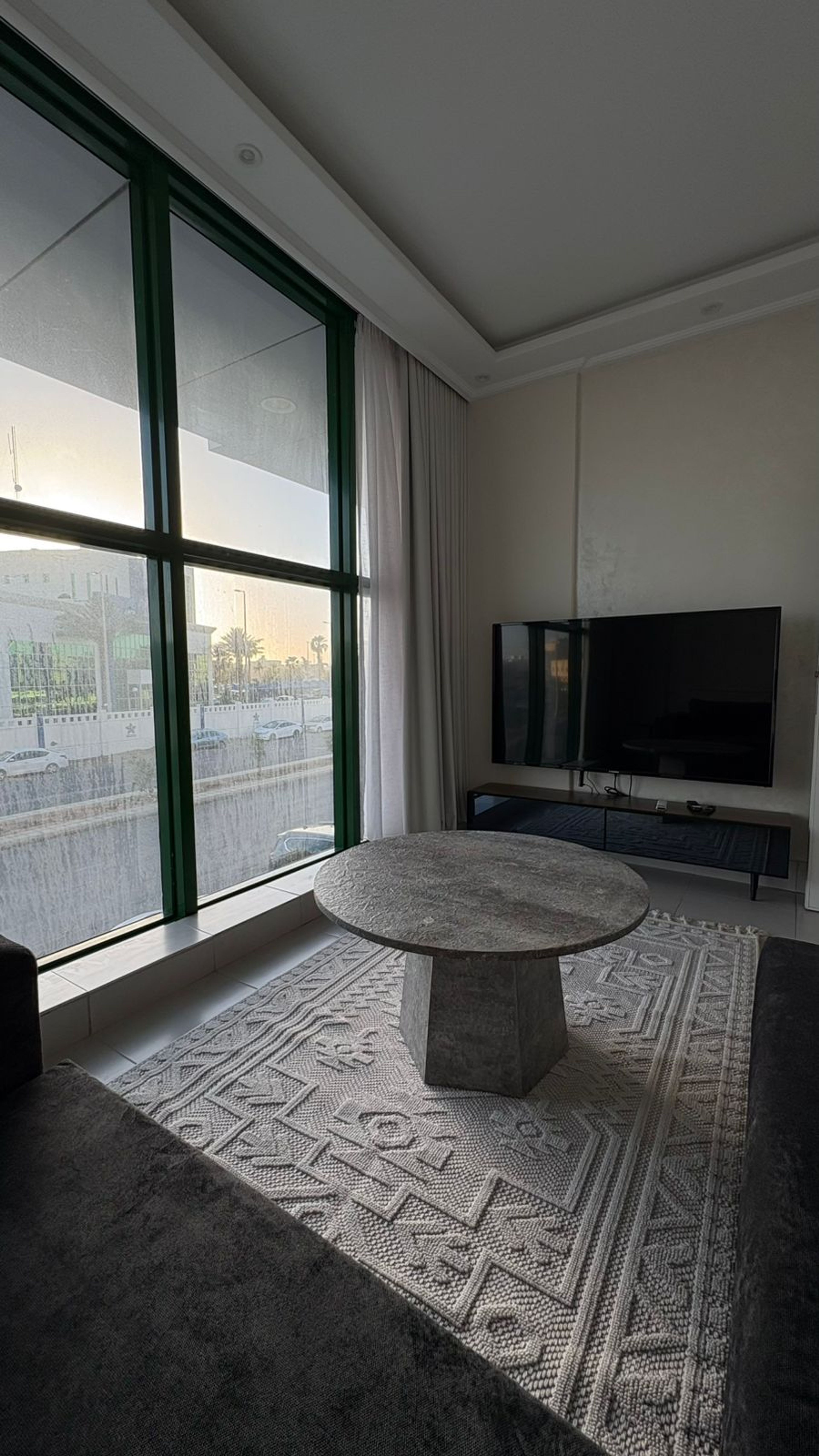 https://img.gathern.co/1400x0/1/ujUp-wkCSbBQCXsRWva1noOzLI2UcjiL.jpeg