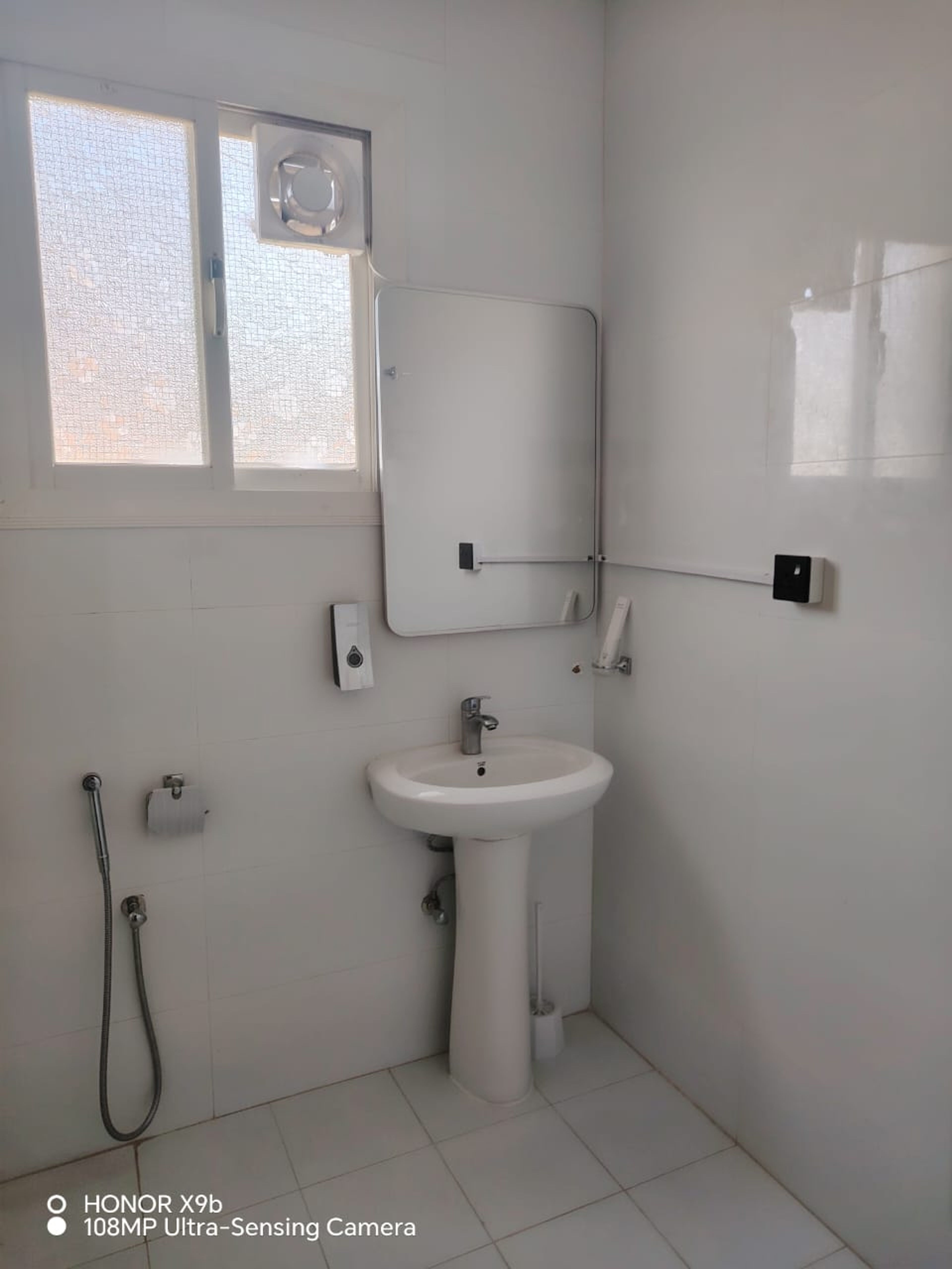 https://img.gathern.co/1400x0/1/uk1iCgznTXmGt5zUDHpdTONuok7hOrb-.jpg