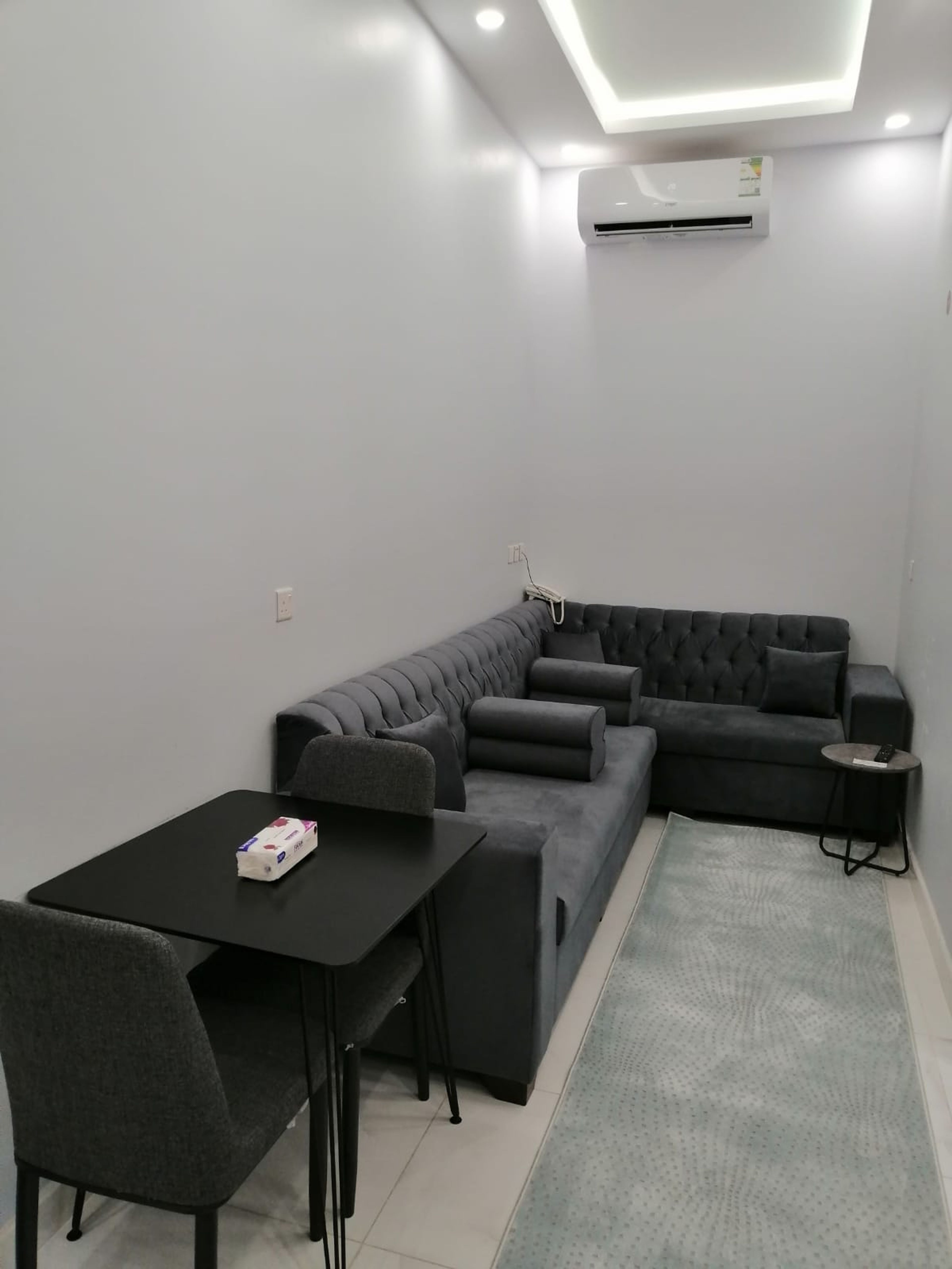 https://img.gathern.co/1400x0/1/uxR6uQ49Aw3JiLDNesx4vW0Z9b35wwX7.jpeg