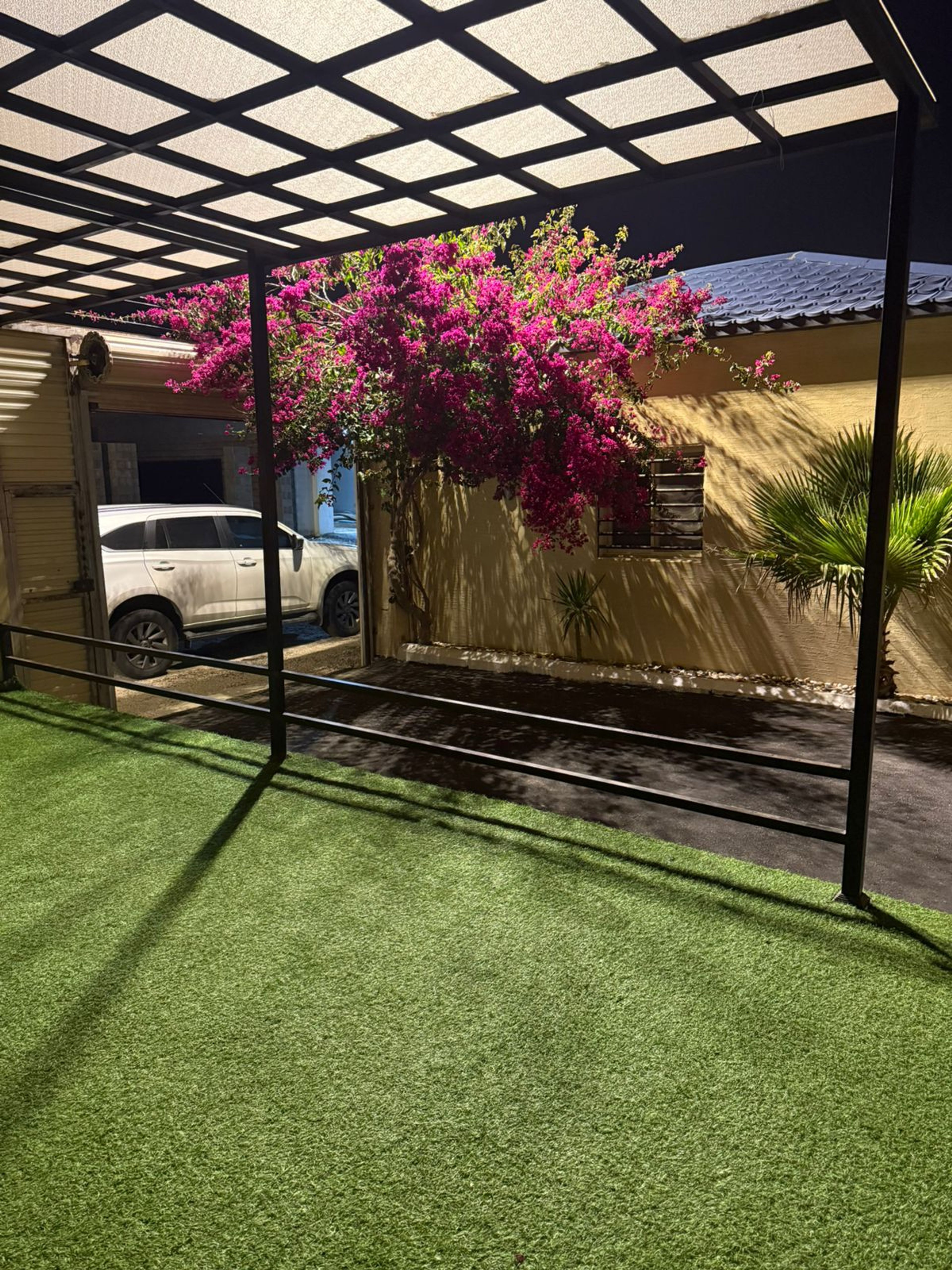 https://img.gathern.co/1024x0/1/vAPaJG1UJX7YWwhr3xy-YiC9mx2K7pwR.jpeg