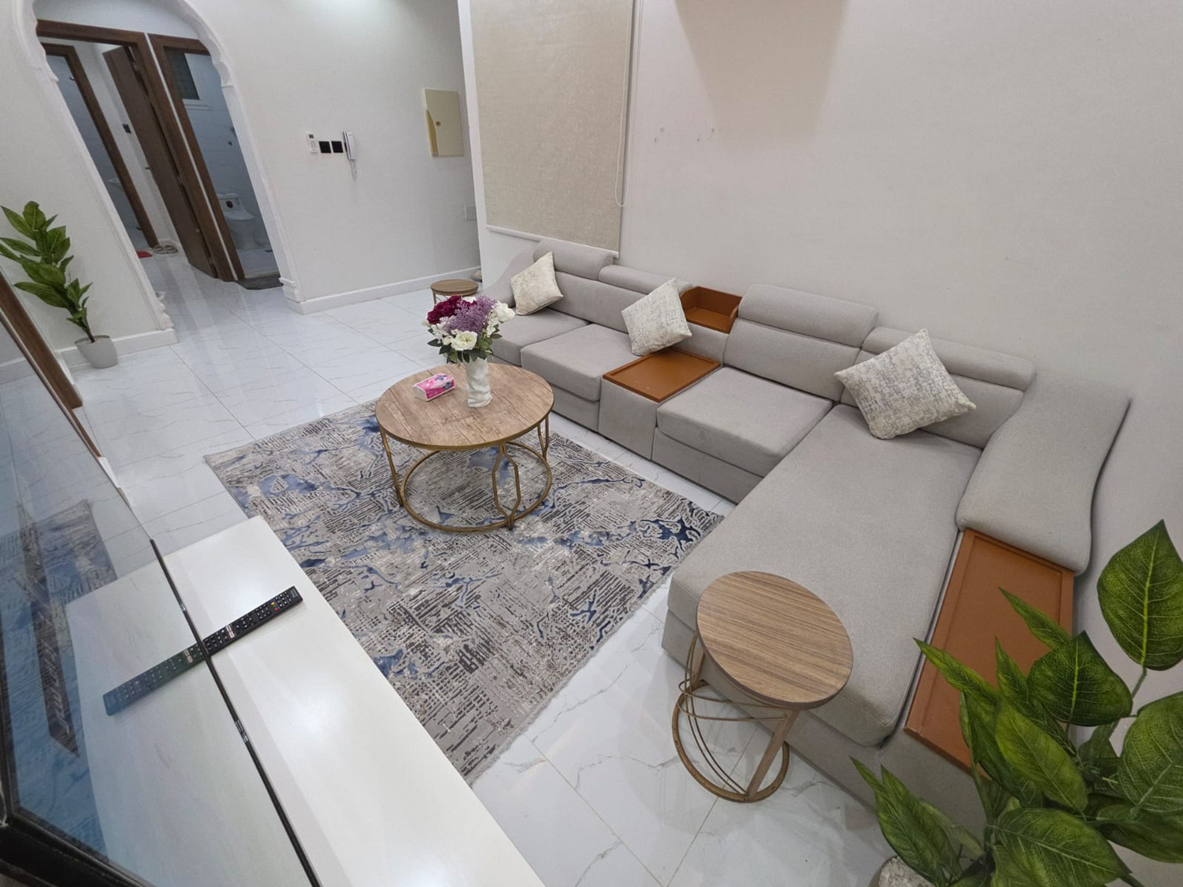 https://img.gathern.co/1400x0/1/vFRj6BzuuI-0_mg7aA9dunIejvOk8OiB.jpg
