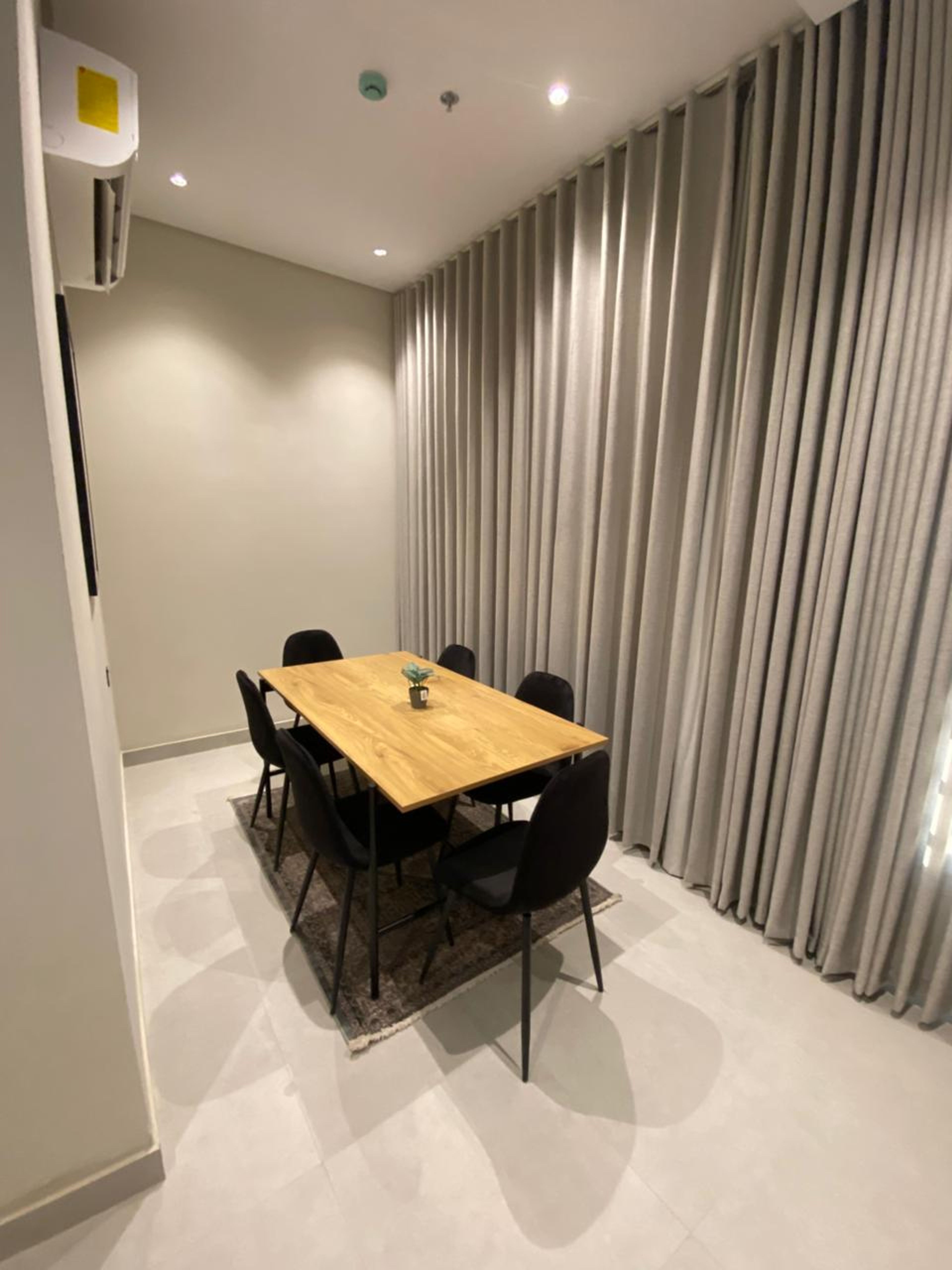 https://img.gathern.co/1400x0/1/vN-LuxS25GHc4tqT3o3PgmZkiOdlGGTe.jpeg