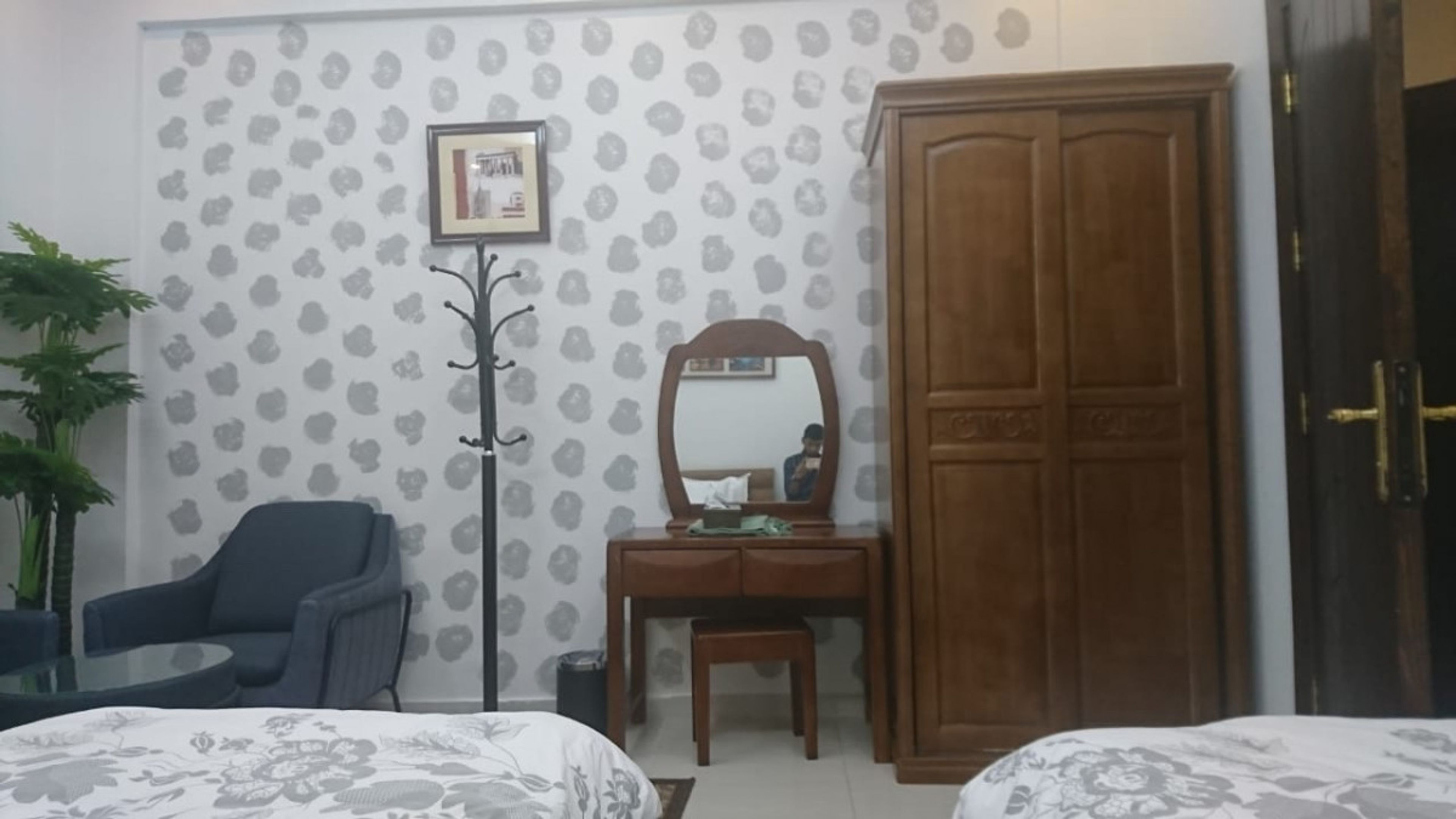 https://img.gathern.co/1024x0/1/v_znMnWsyep1cKGDZKXx_nQ5LpgZb4T2.jpeg