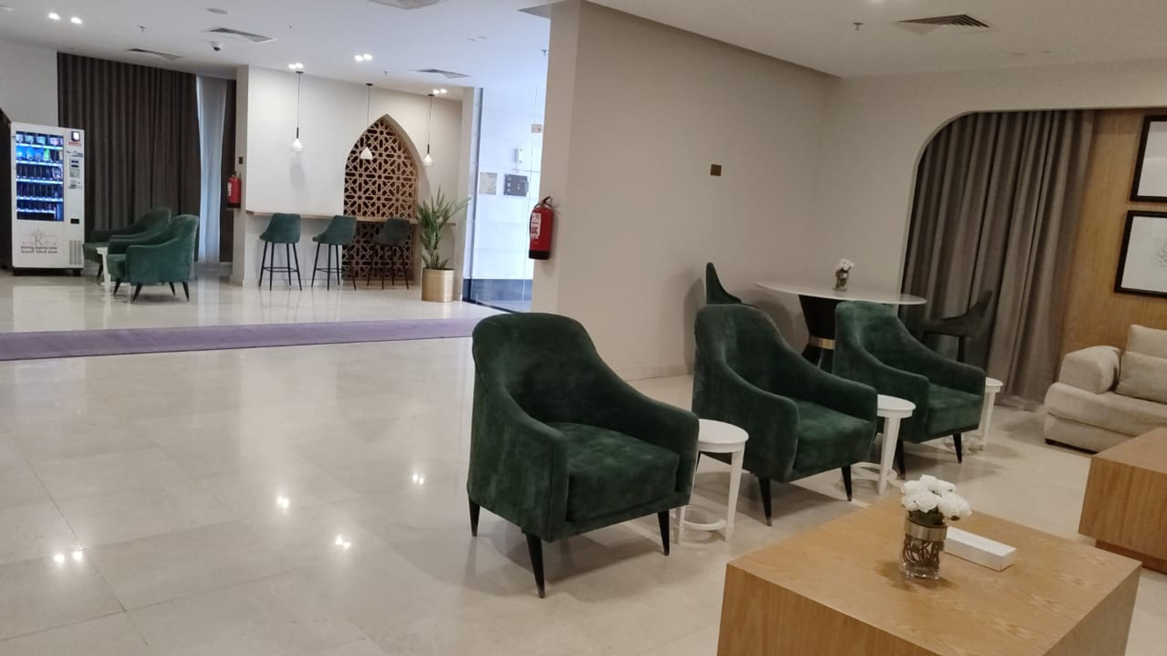https://img.gathern.co/1400x0/1/vdZhM7l03XatXDBb2WKgt_BJxqeK29WY.jpeg