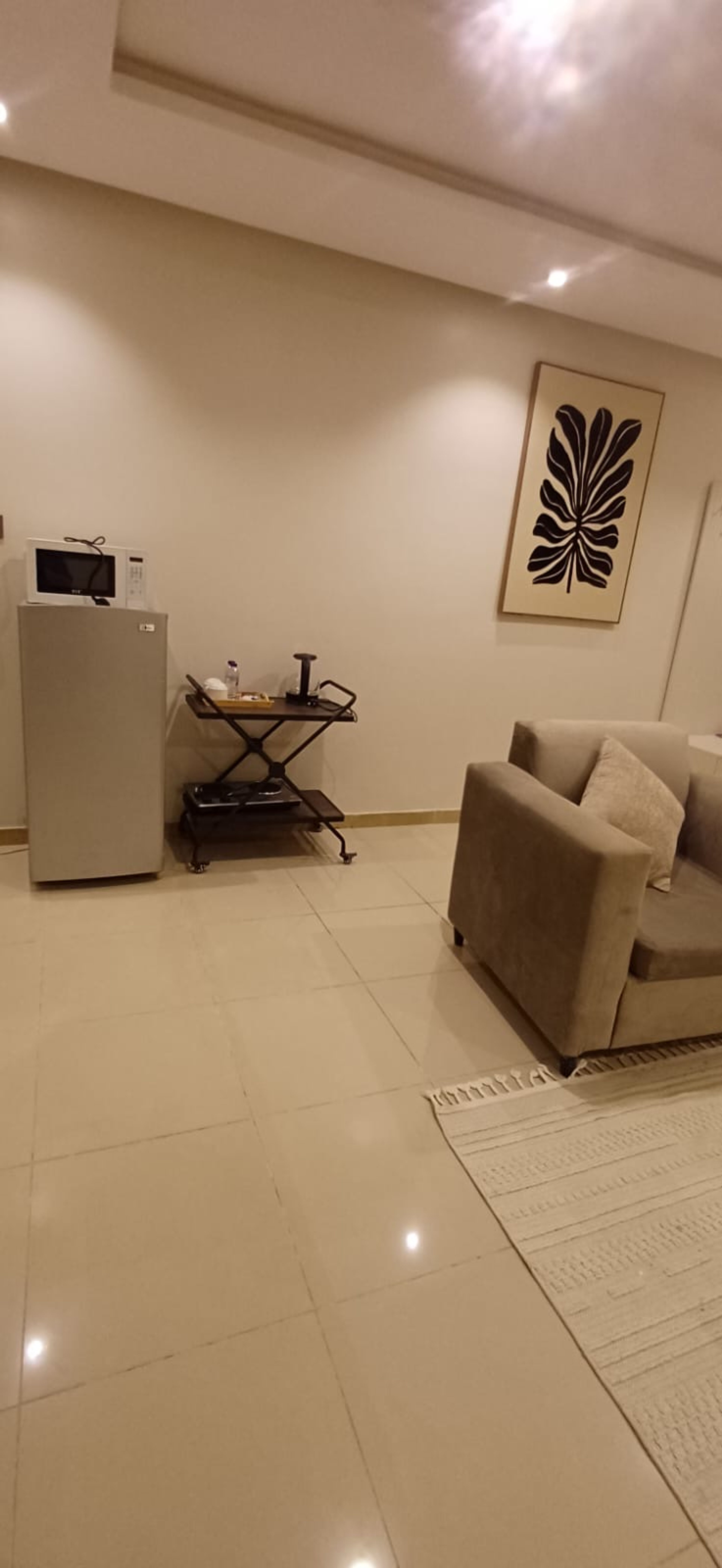 https://img.gathern.co/1400x0/1/vrXRnIJoKyTx-43O10aVhEblUnml8_b9.jpeg