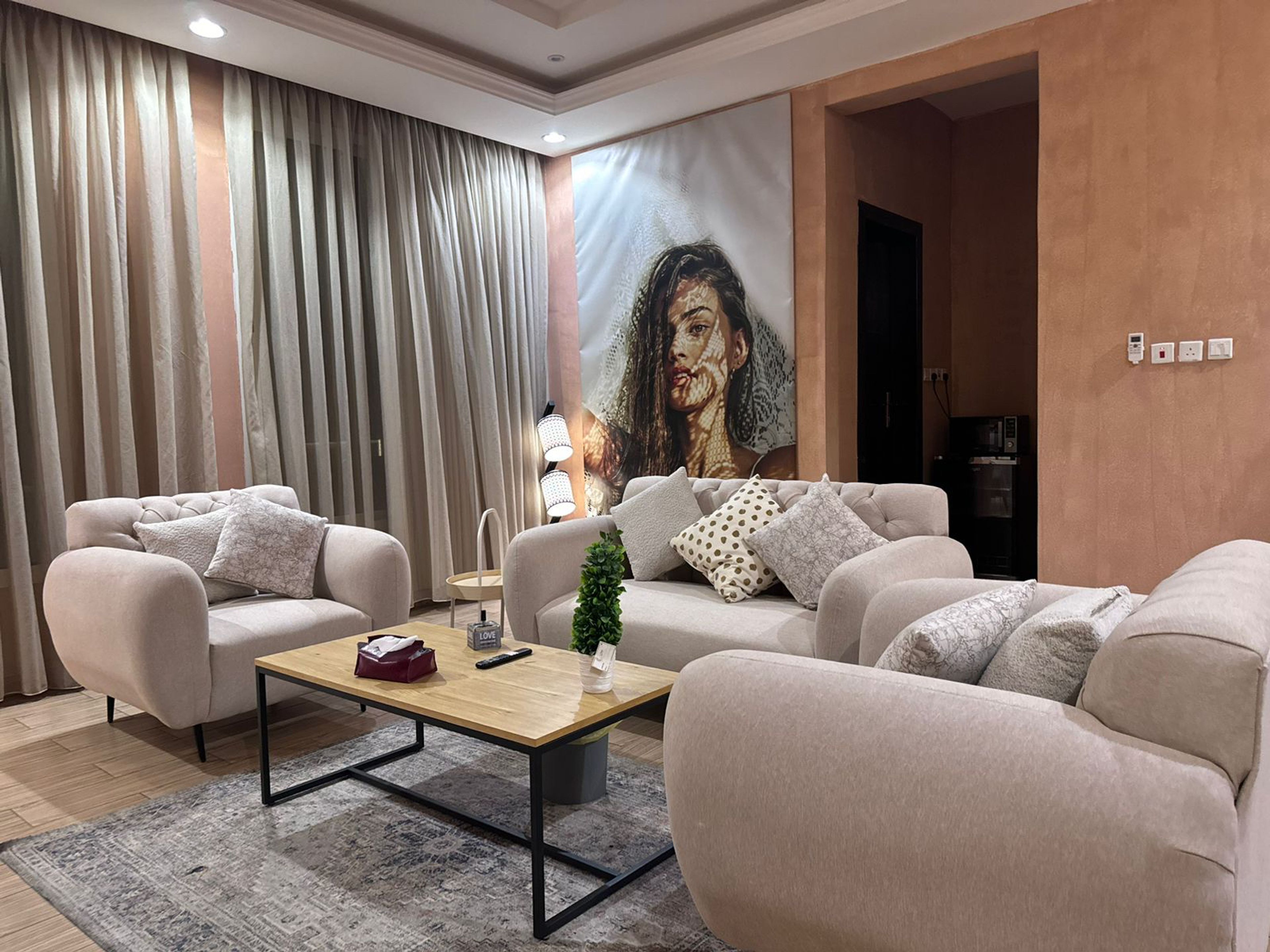 https://img.gathern.co/1400x0/1/vusCgmXswJbZ9PBMDLhLtGyDgu9OnJll.jpg
